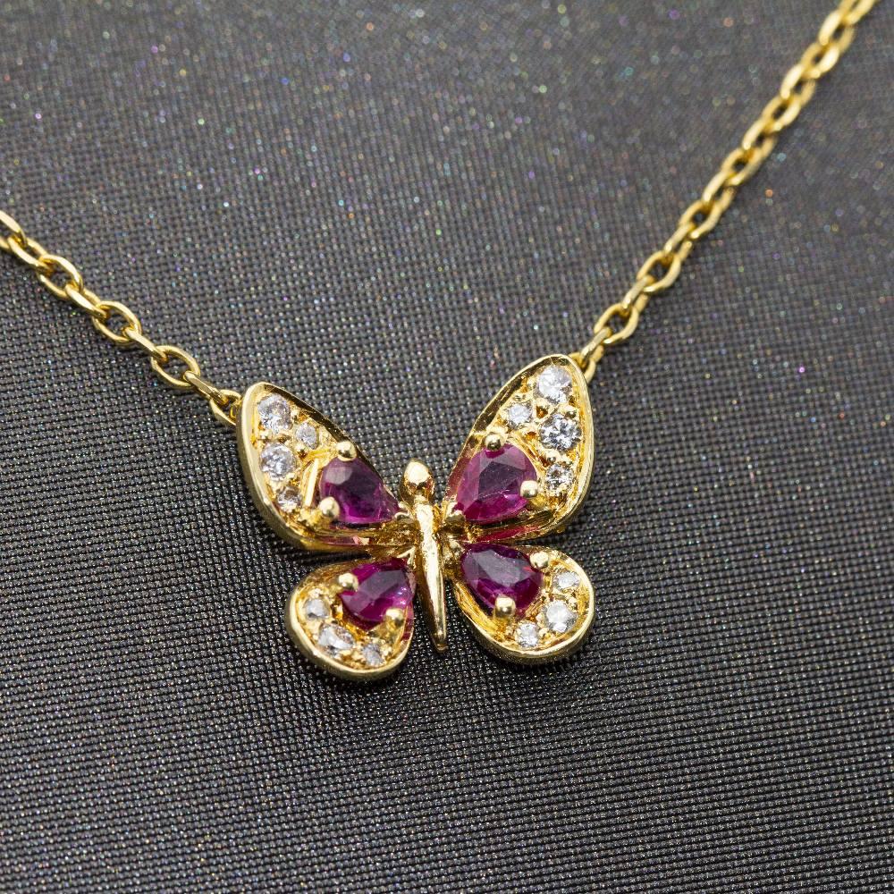 Collana con diamanti e rubini a forma di farfalla in vendita 1