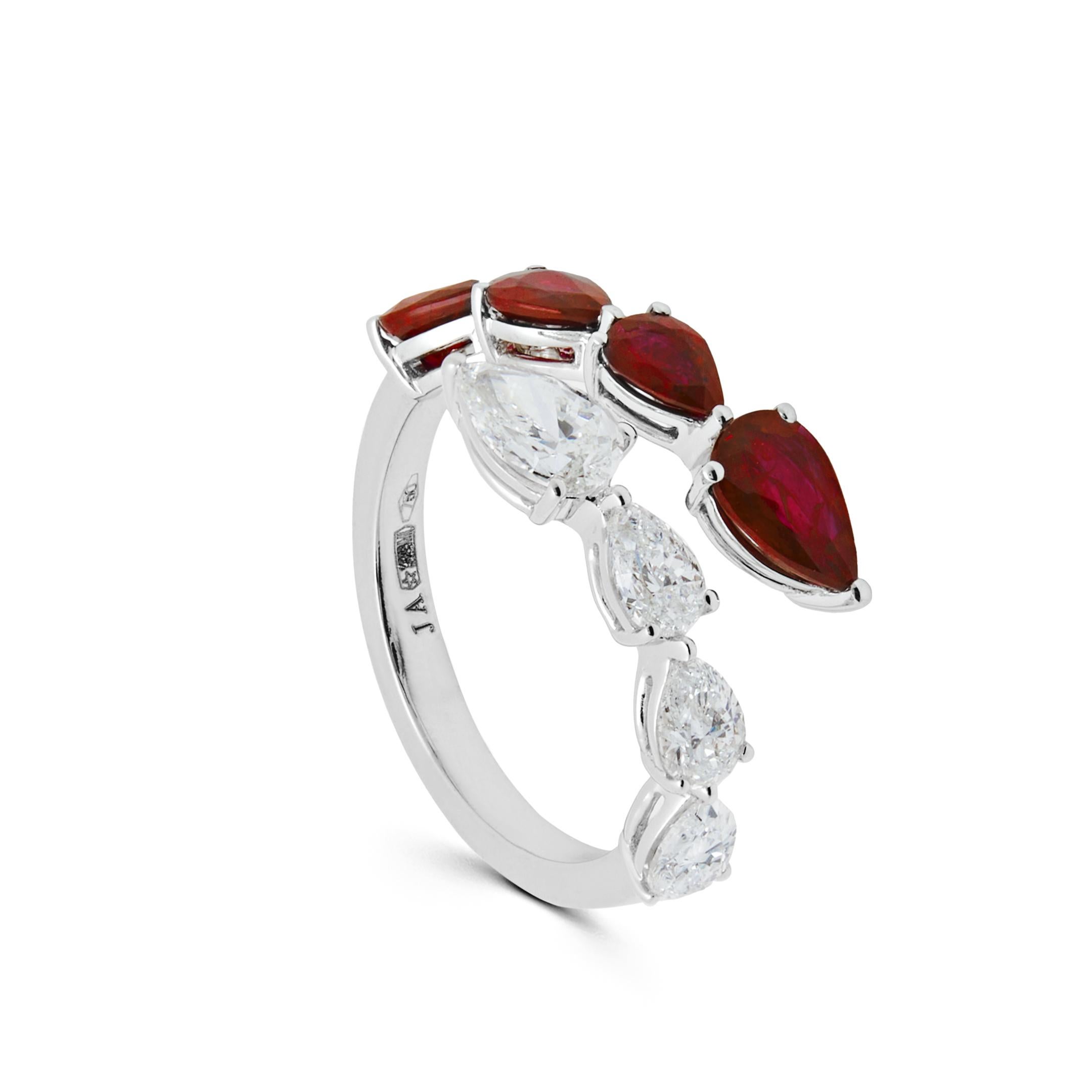 Diamond and Ruby Bypass Ring en Nuevo estado para la venta en New York, NY