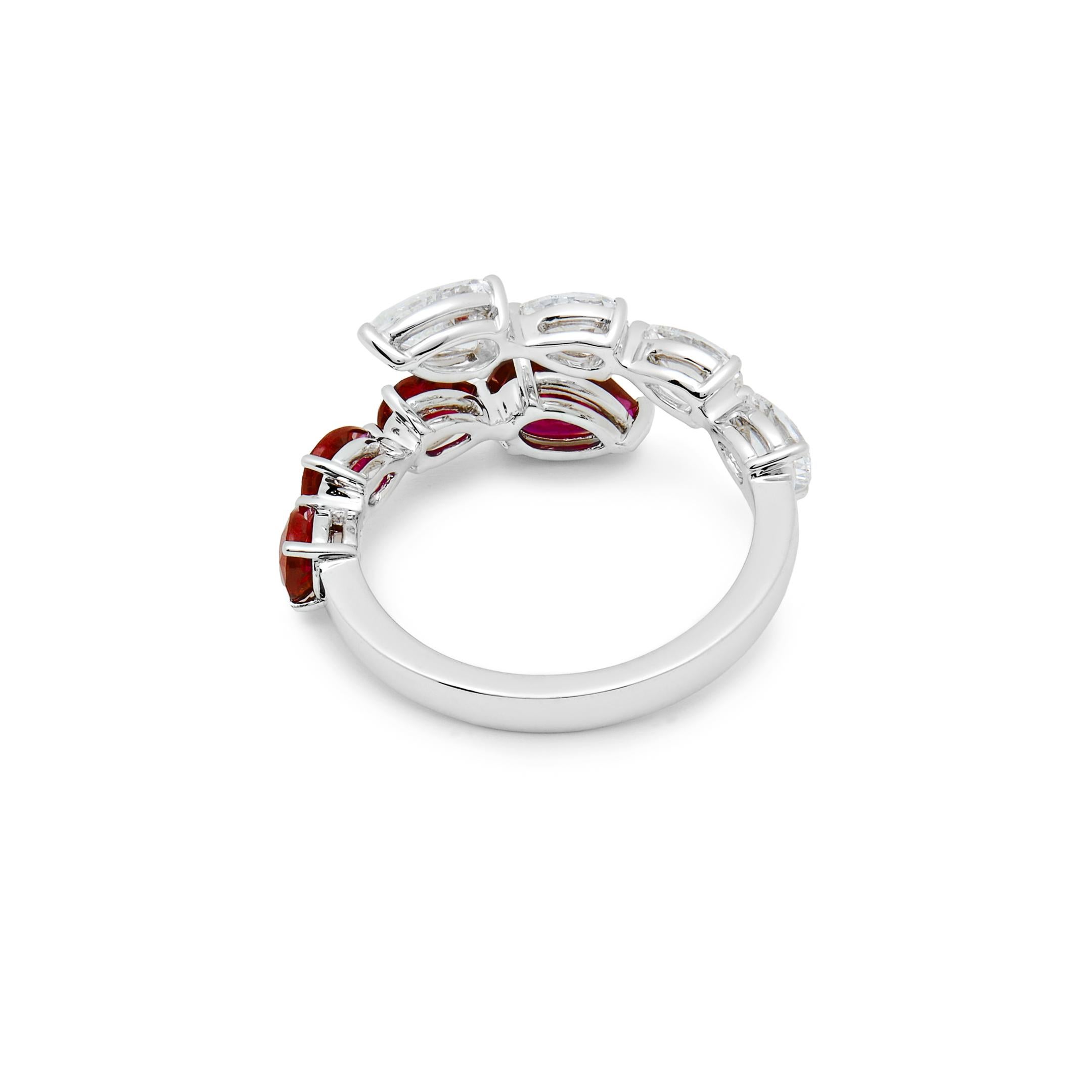 Femenino o masculino Diamond and Ruby Bypass Ring en venta
