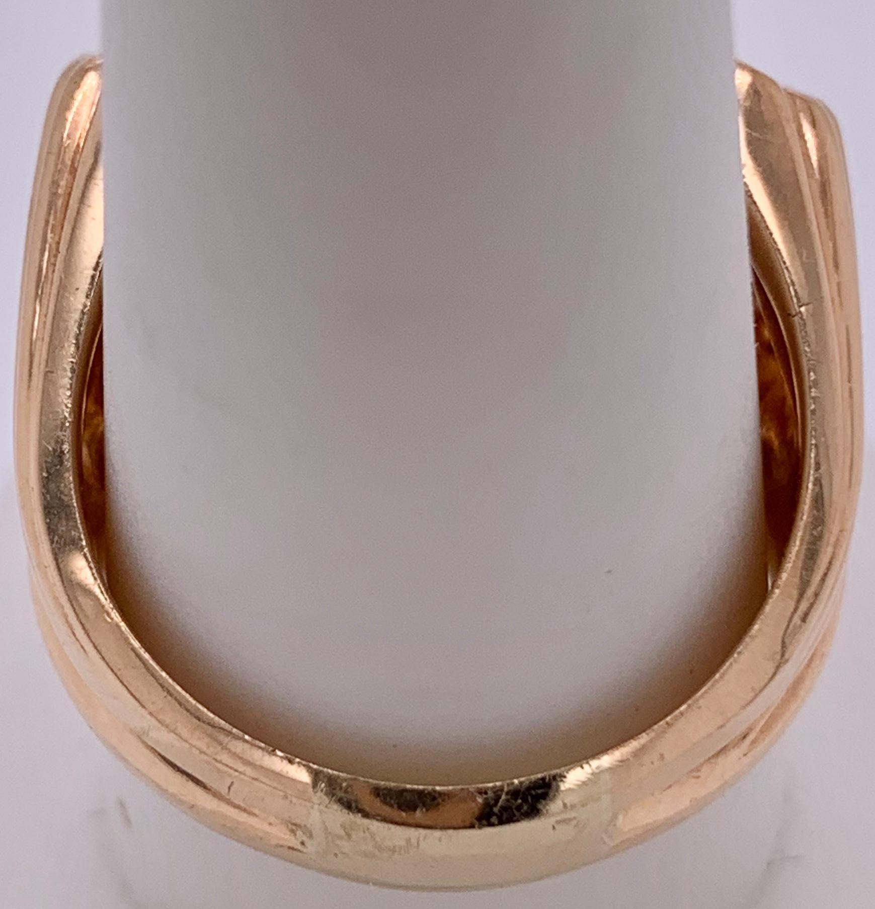 Diamond and Ruby Cluster Ring In Good Condition For Sale In Manhasset, NY