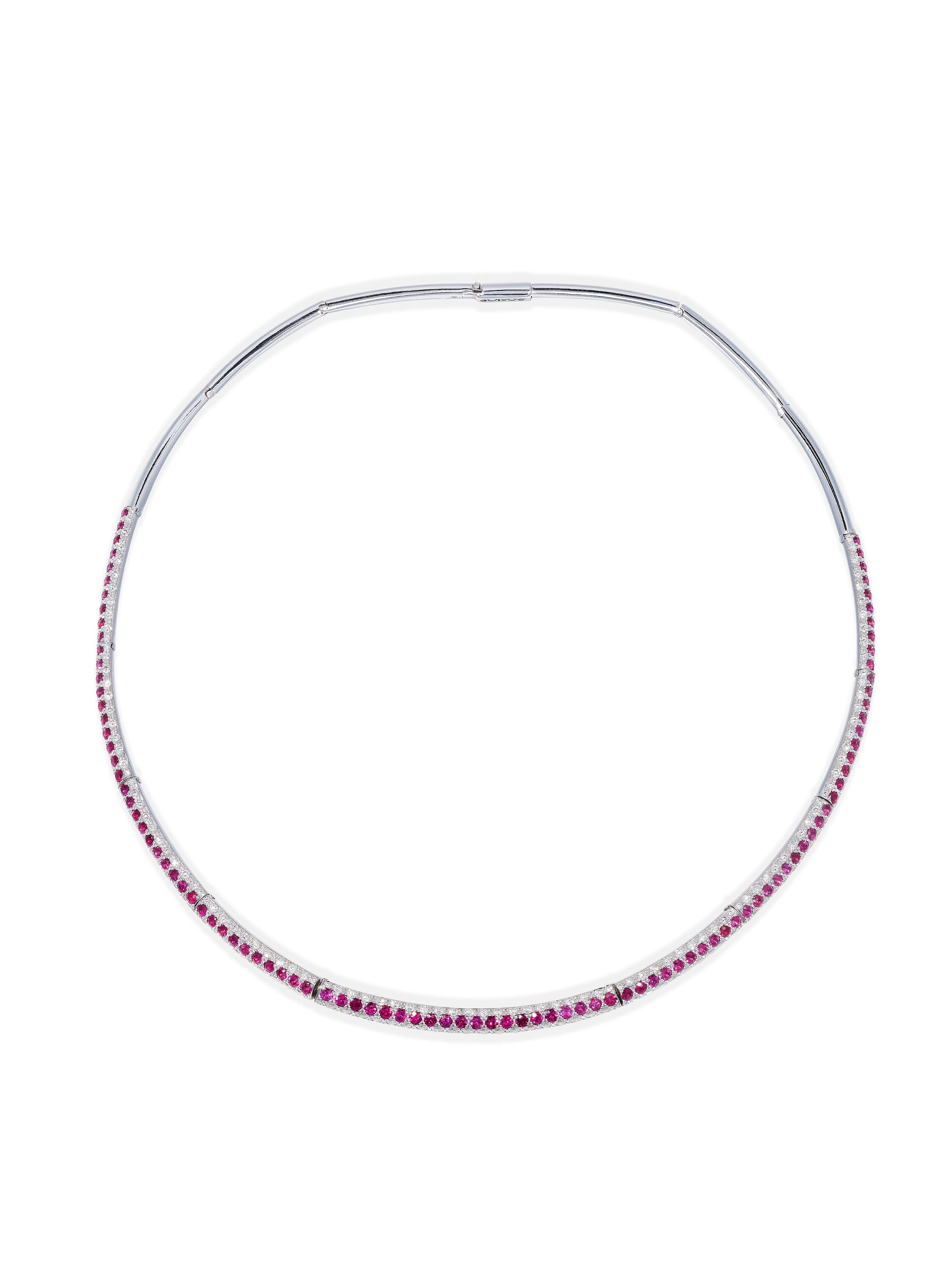 A Rosior Collar Necklace set in White Gold and set with:
- 218 F Color, VVS Clarity Diamonds weighing 3,39 ct;
- 100 Rubies weighing 4,34 ct.
Weight in 19.2K Gold: 38.5 g.
Unique piece.
Stamped by the portuguese assay office as 19.2K gold.
Stamped