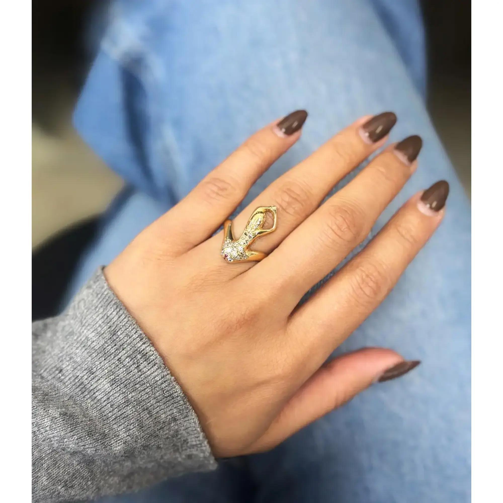 Diamant und Rubin Damenmotiv Mode-Ring 14K Gelbgold Größe 8,5 im Zustand „Hervorragend“ im Angebot in New York, NY