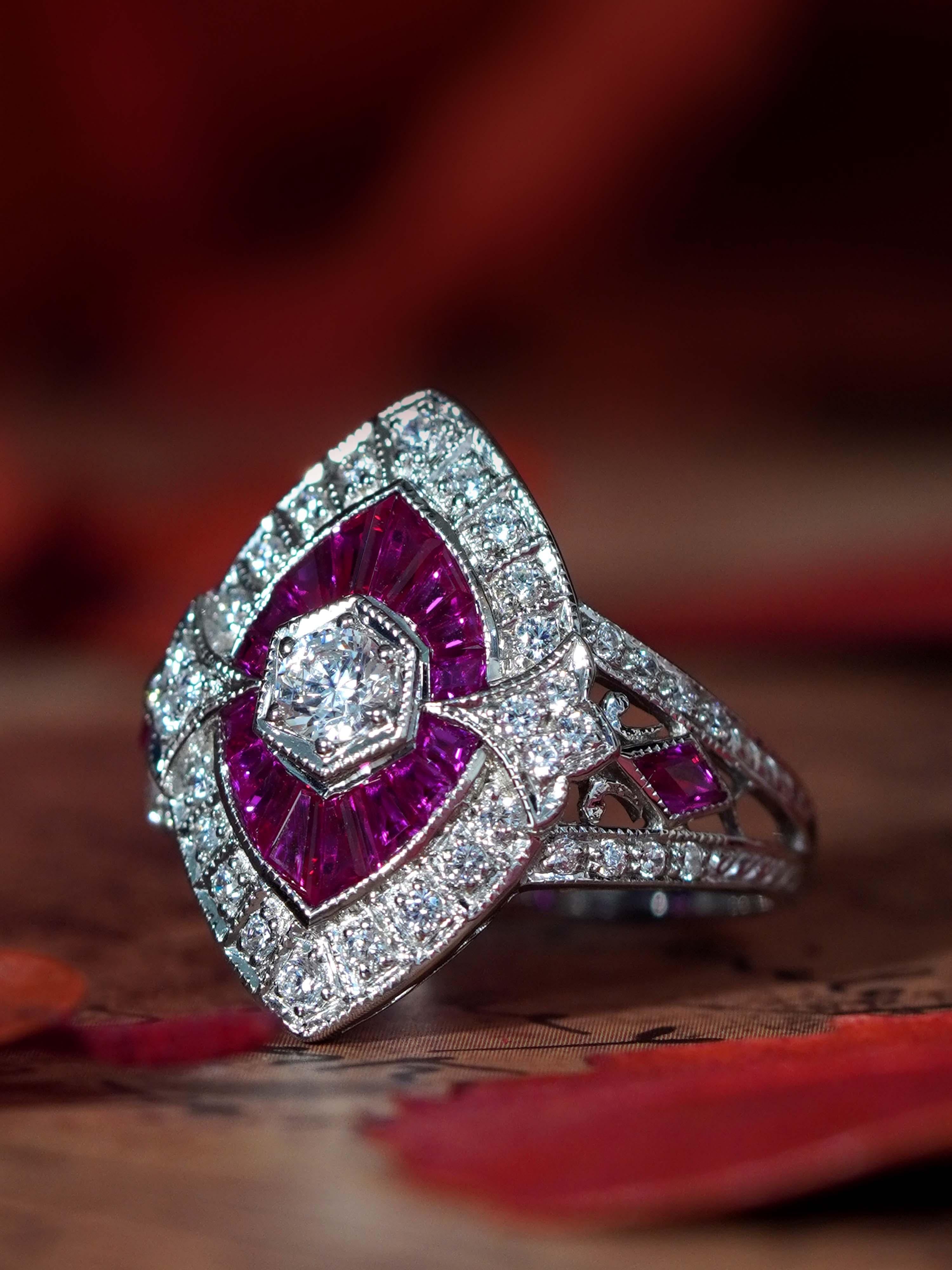 Anello di fidanzamento con diamante e rubino a forma di marquise in stile Art Déco in oro bianco 18 carati in vendita 1