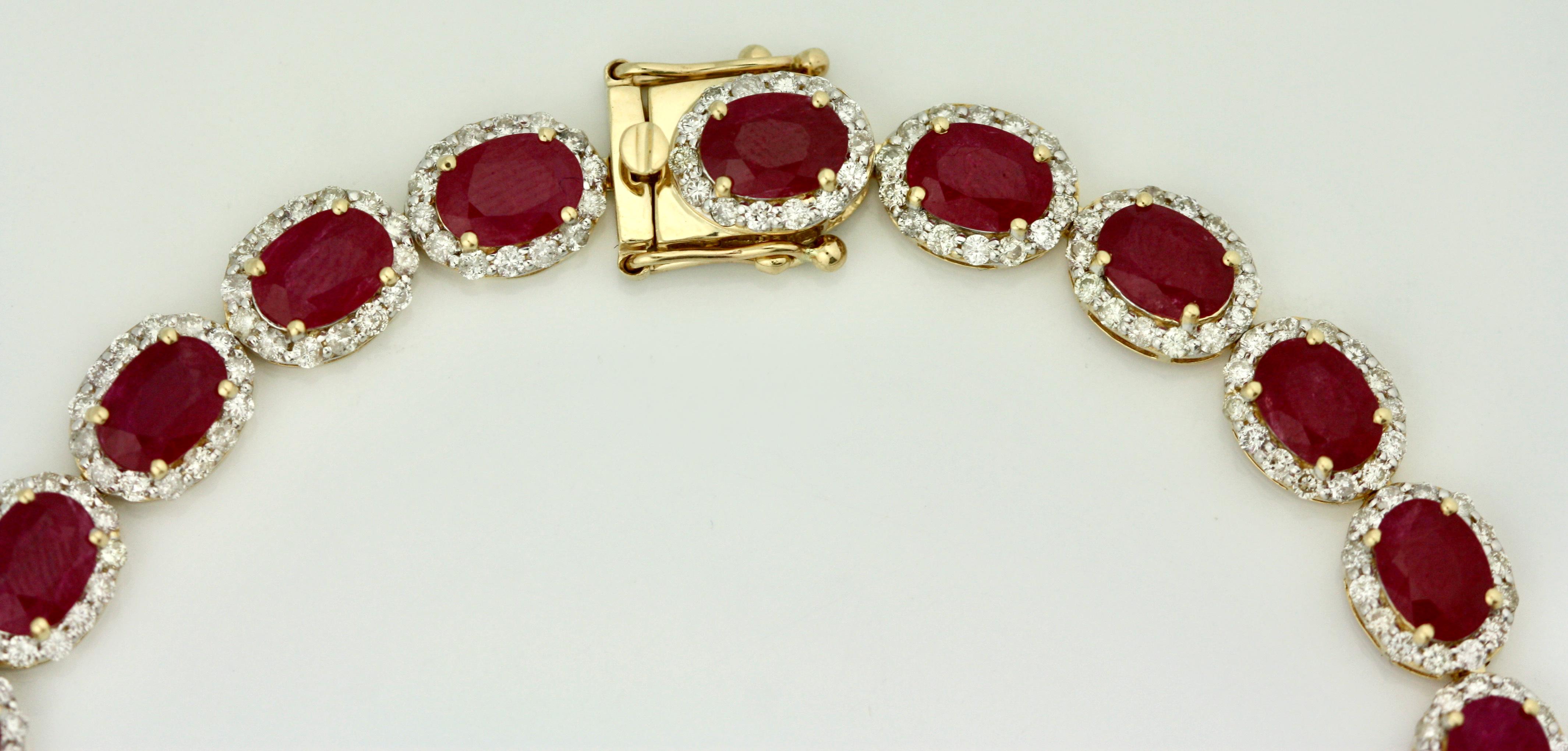 Halskette mit Diamanten und Rubinen im Zustand „Gut“ in Palm Beach, FL