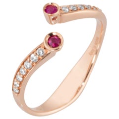 durchbrochener Bypass-Ring aus Roségold mit Diamanten und Rubinen, feiner Schmuck
