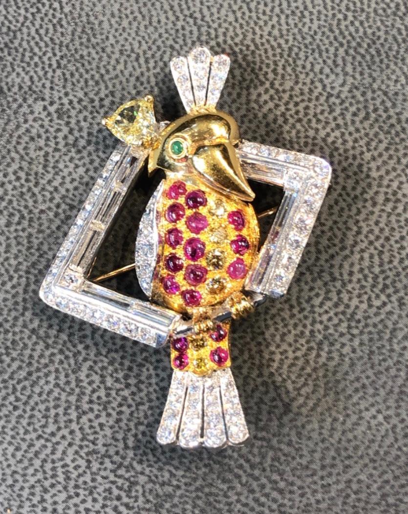 Diamond and Ruby Parrot Brooch with Emerald Eye In Excellent Condition For Sale In New York, NY