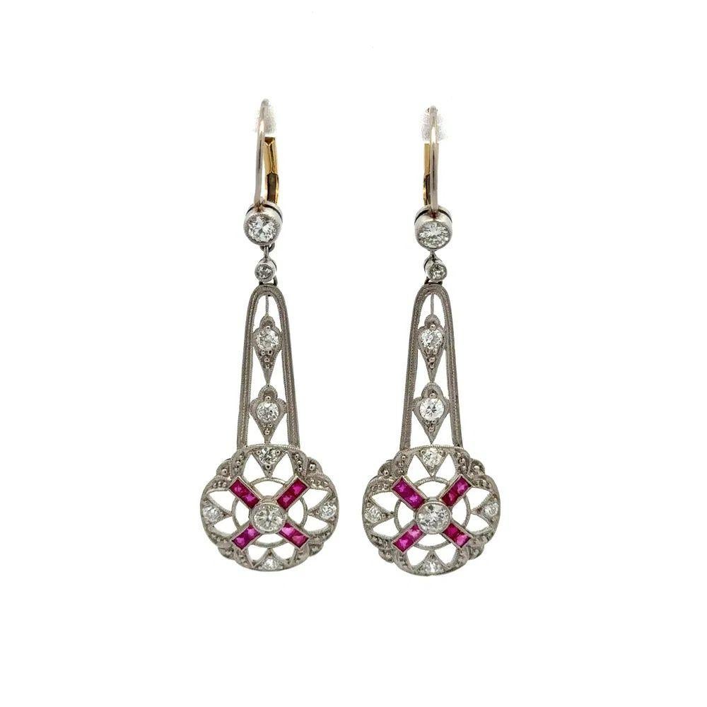 Taglio misto Orecchini a goccia in platino con diamanti e rubini Estate Jewelry in vendita