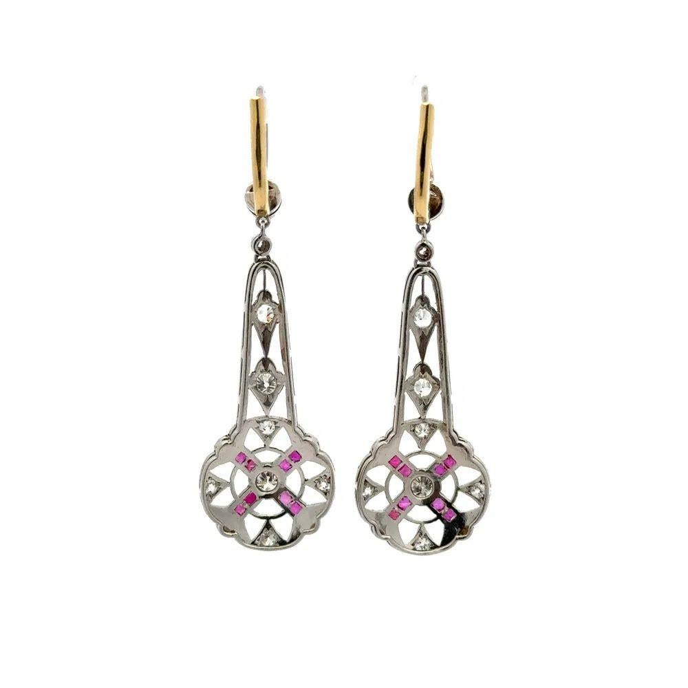 Orecchini a goccia in platino con diamanti e rubini Estate Jewelry In condizioni ottime in vendita a Montreal, QC
