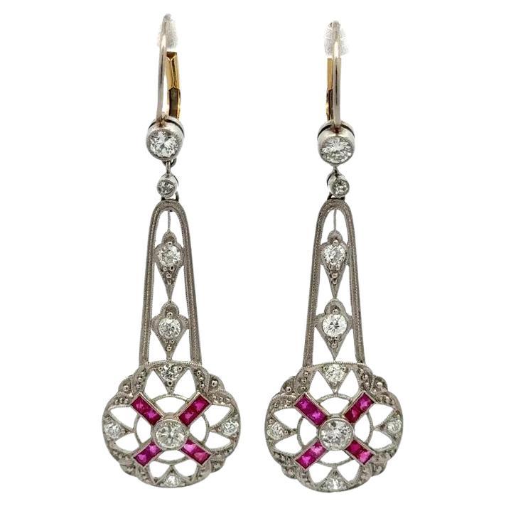 Orecchini a goccia in platino con diamanti e rubini Estate Jewelry