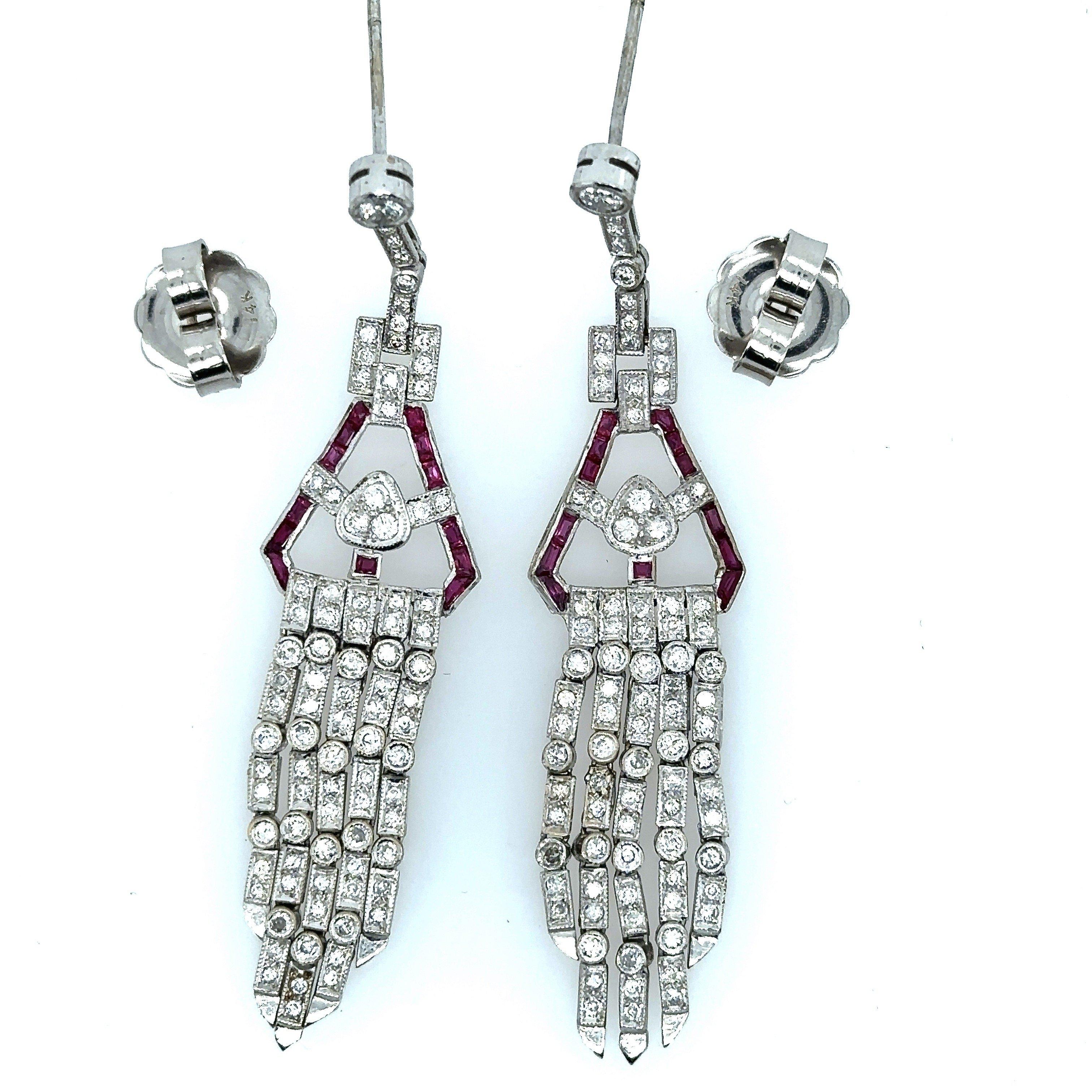 De las mujeres Diamond and Ruby Platinum Vintage Dangle Earrings en venta