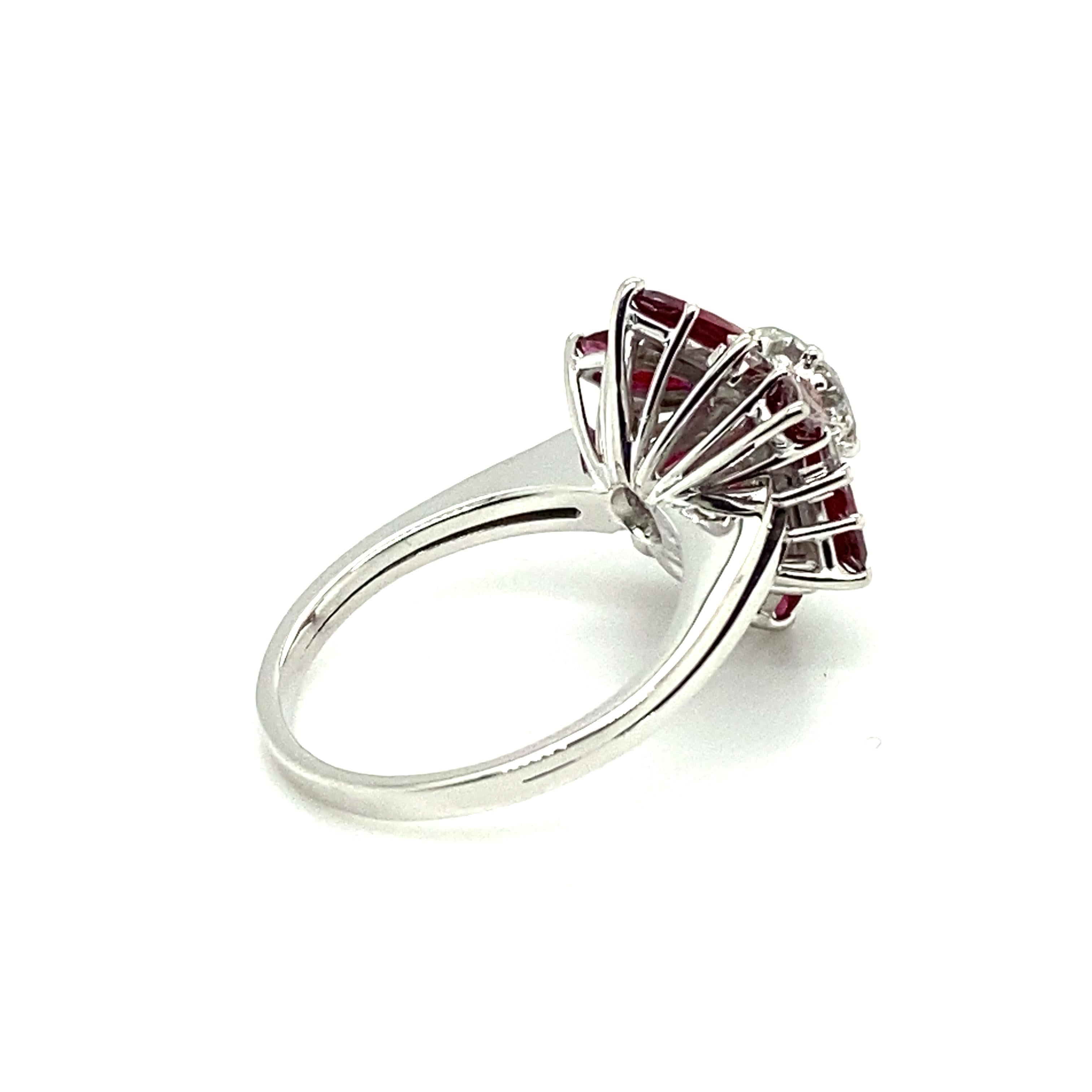 Diamant- und Rubinring aus 18 Karat Weißgold 10