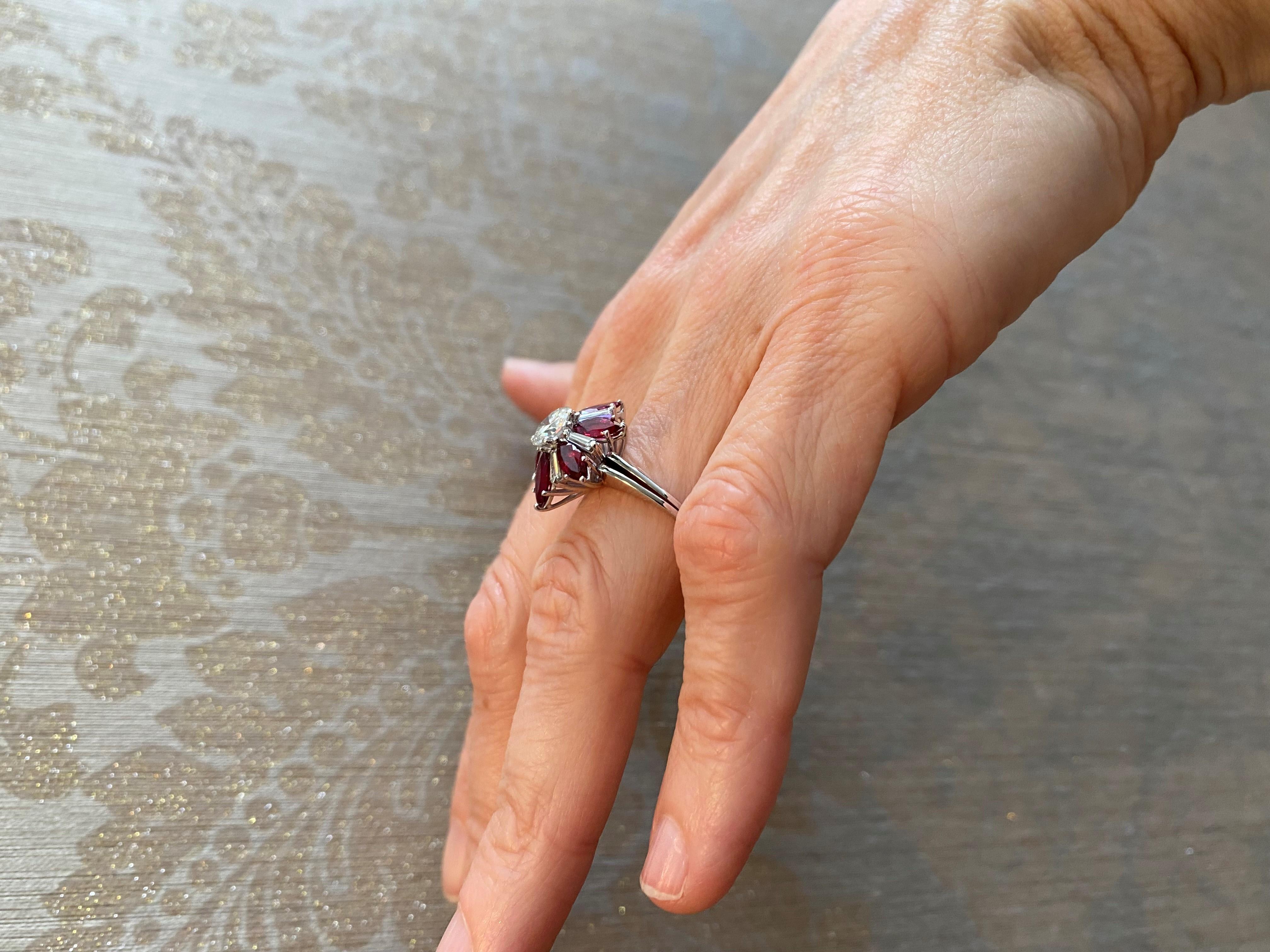Diamant- und Rubinring aus 18 Karat Weißgold 12