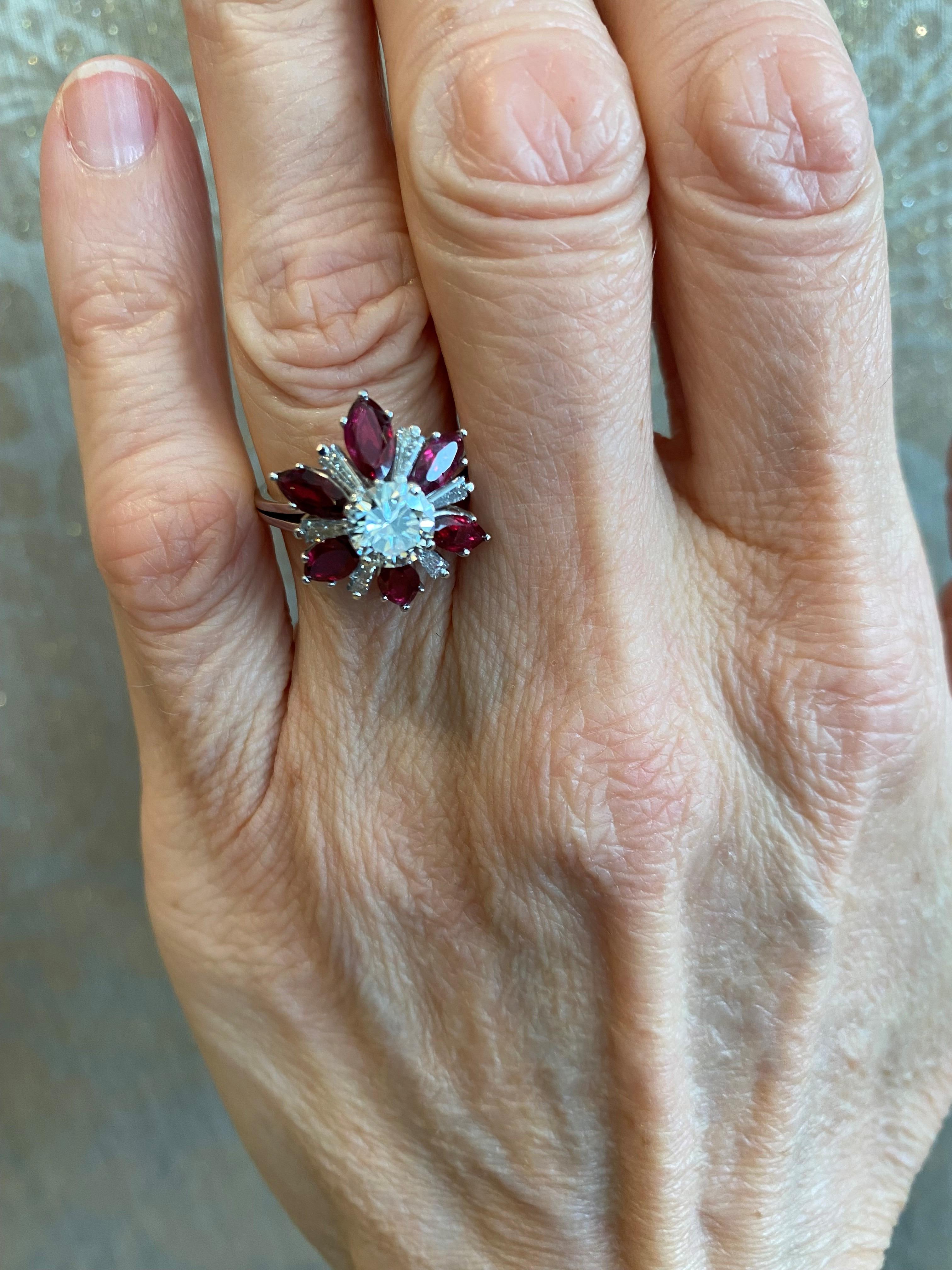 Diamant- und Rubinring aus 18 Karat Weißgold (Moderne)