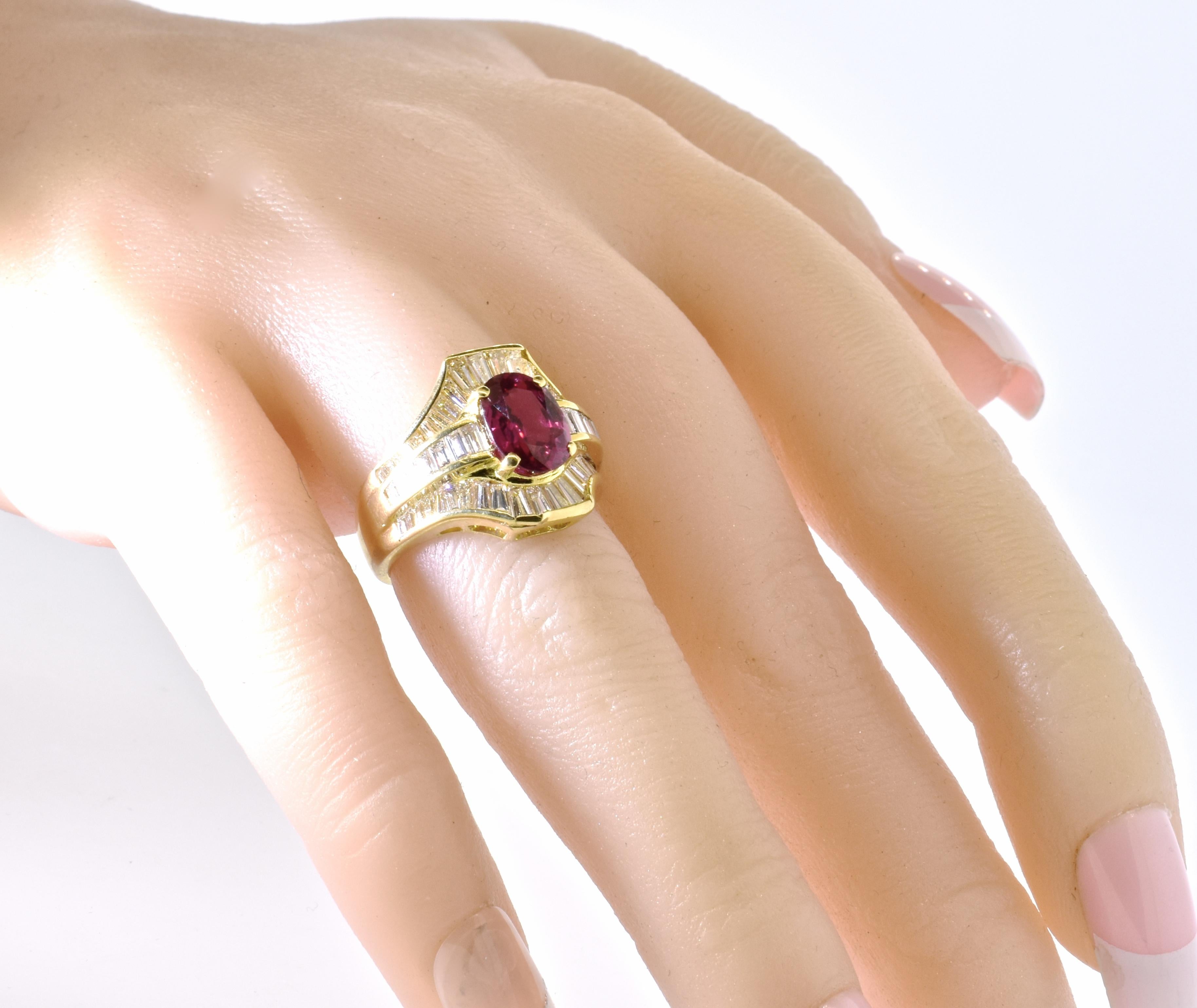 Diamond and Ruby Ring in 18K Yellow Gold 4