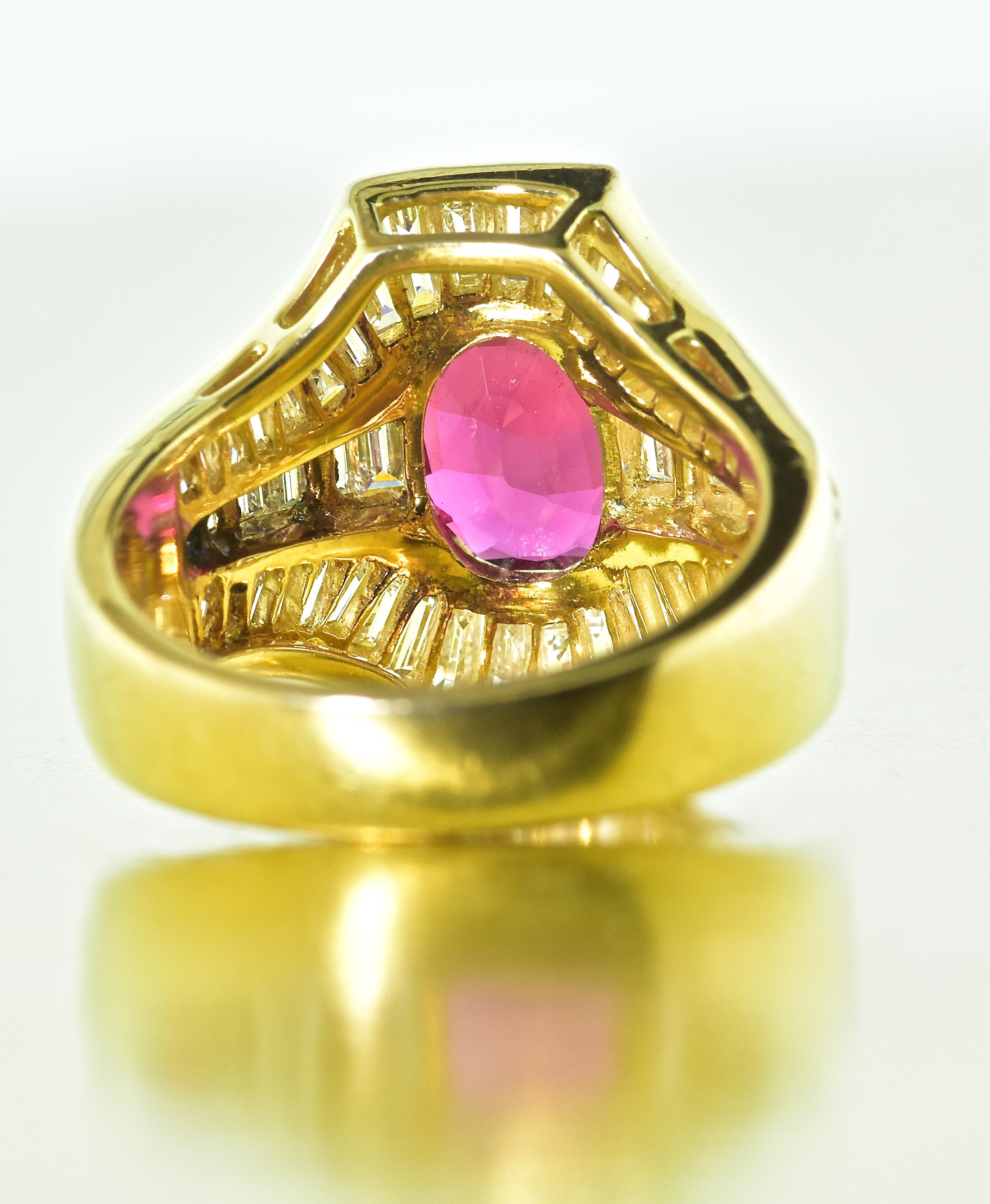 Diamond and Ruby Ring in 18K Yellow Gold In Excellent Condition In Aspen, CO