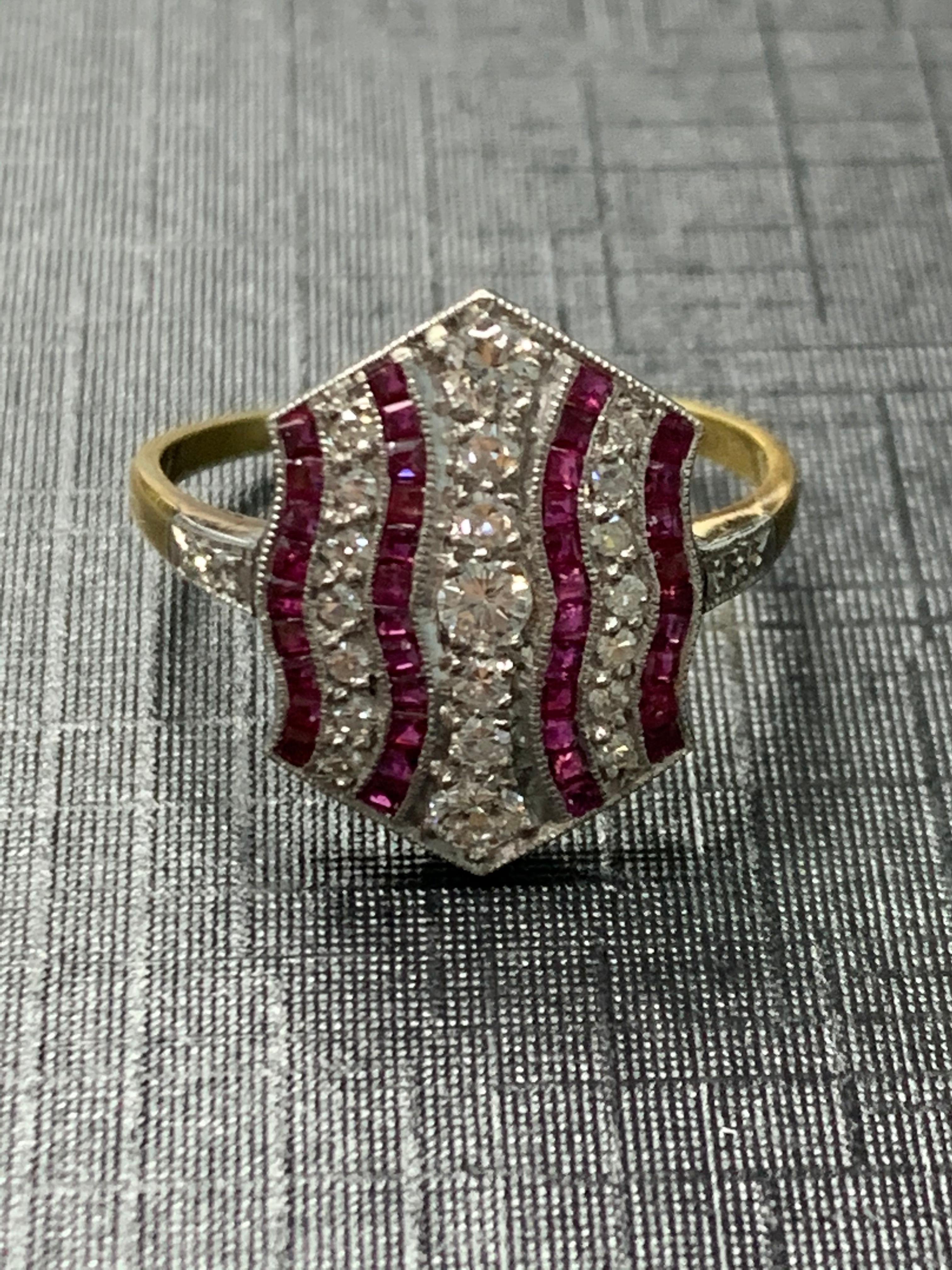 Diamond and Ruby Ring in Platinum In New Condition For Sale In New York, NY