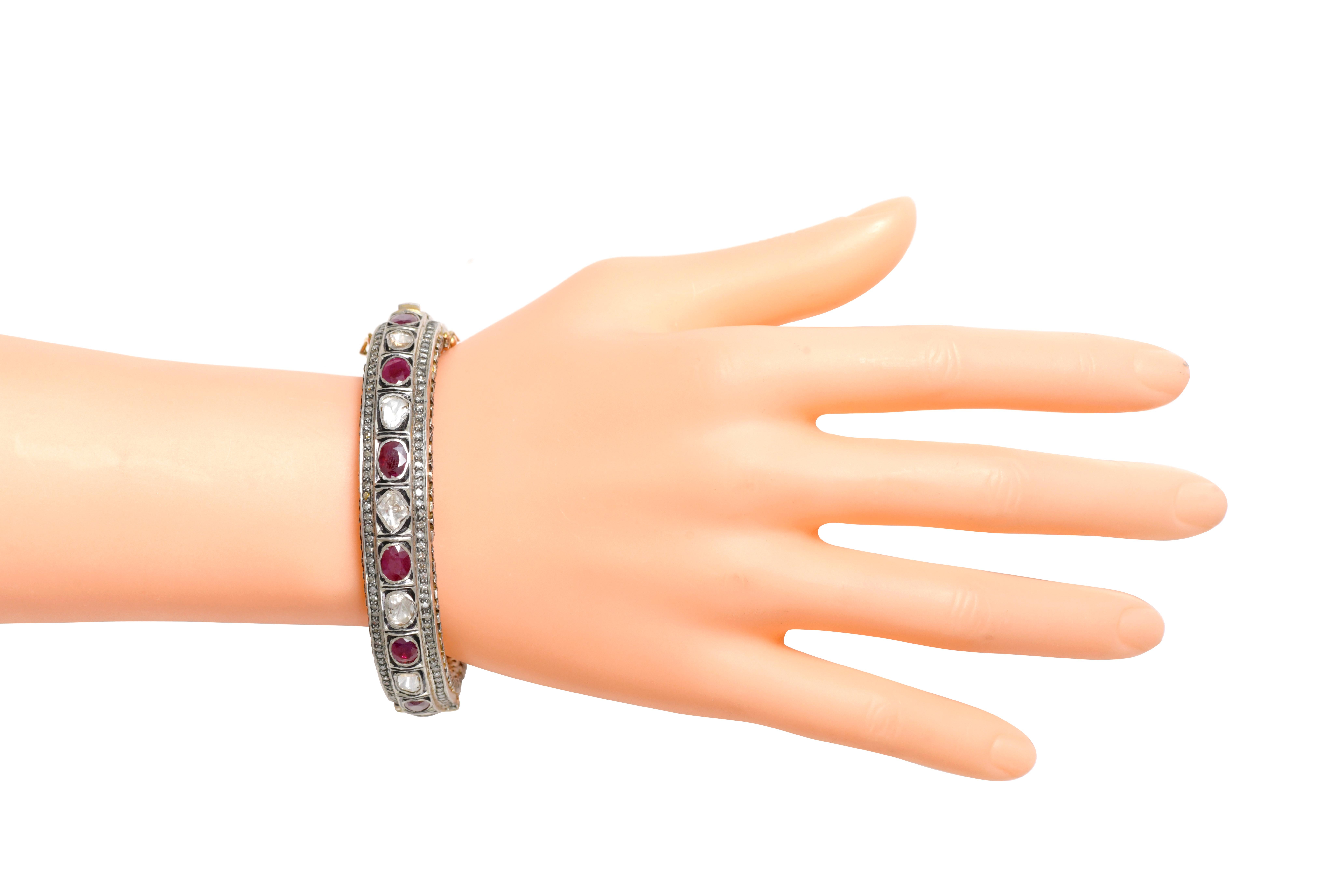 Diamond and Ruby Tennis Bangle in Art-Deco Style In New Condition For Sale In Jaipur, IN