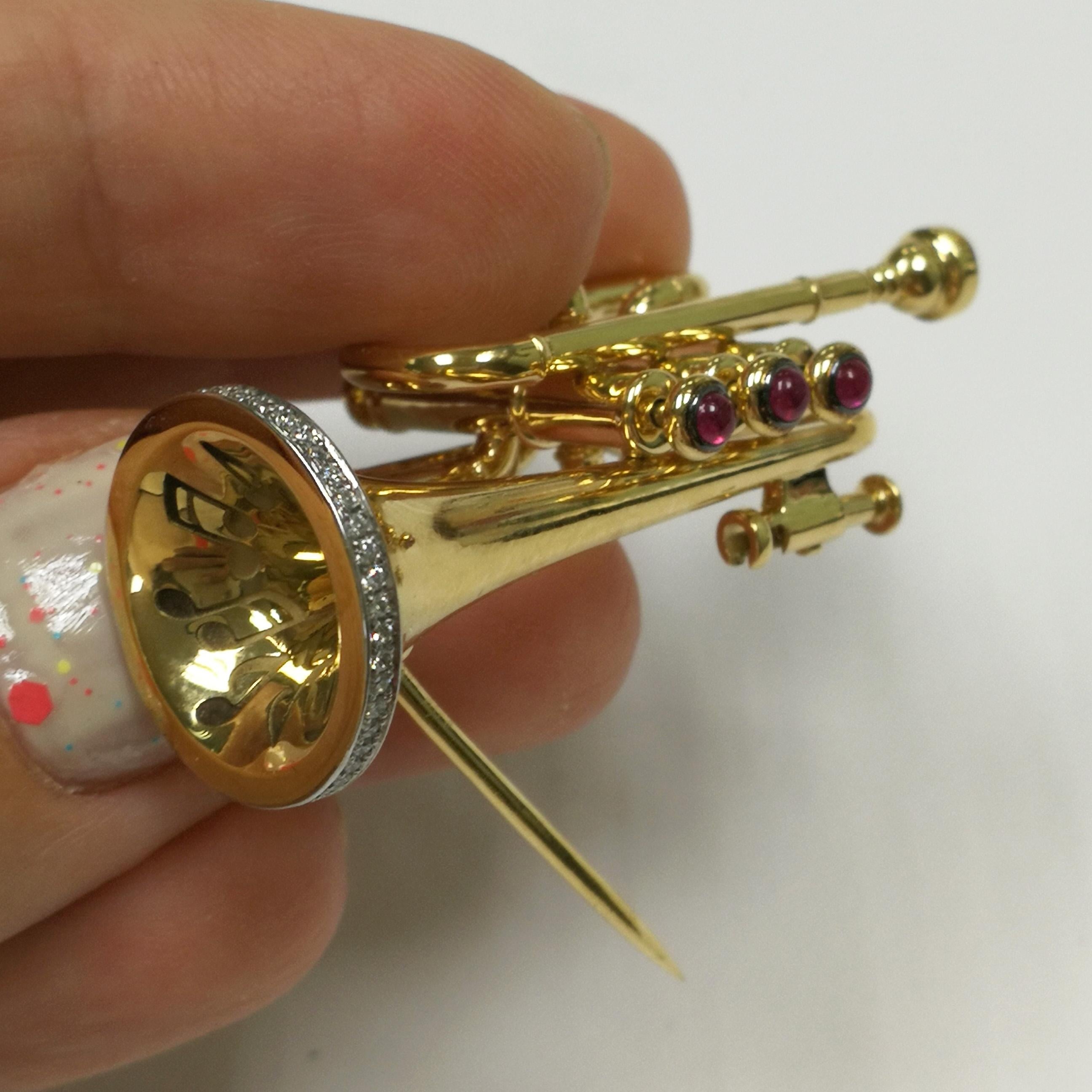 Diamond and Ruby Trumpet 18 Karat Yellow Gold Brooch In New Condition For Sale In Bangkok, TH