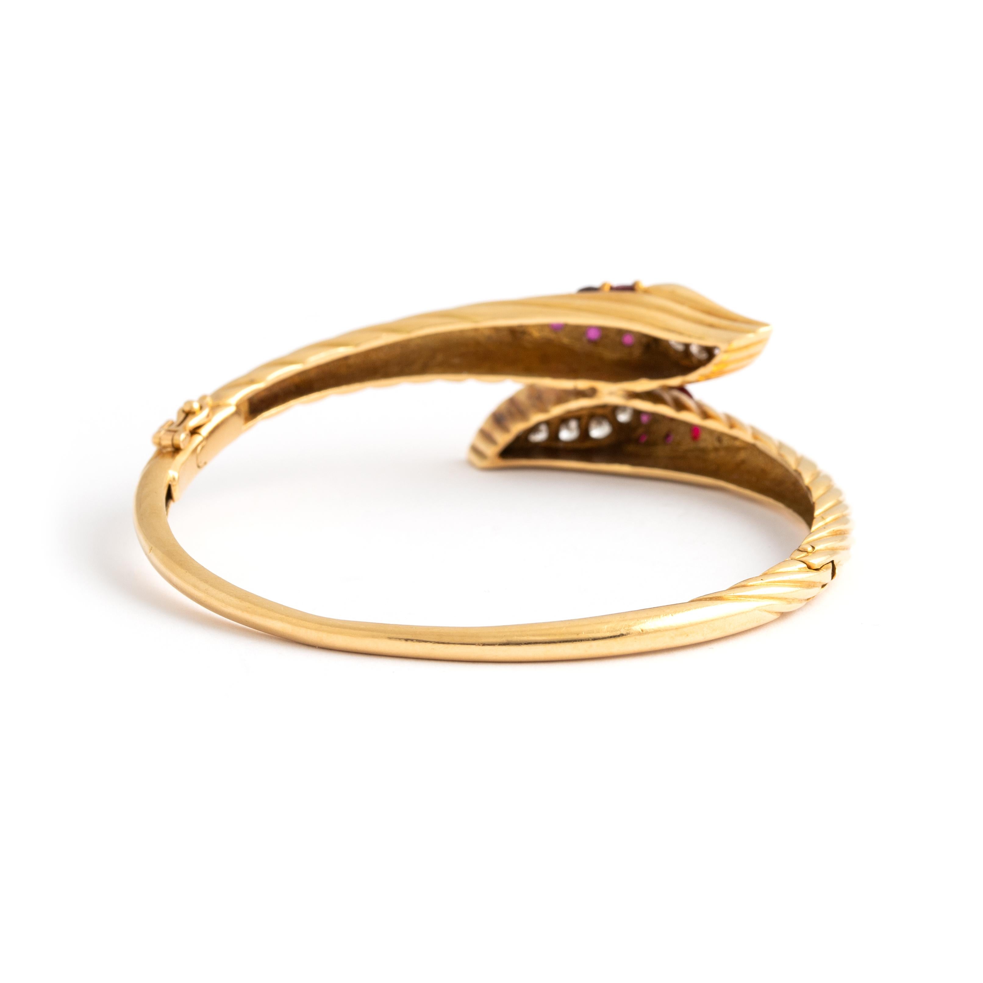 Diamond and Ruby Yellow Gold 18k Bangle In Excellent Condition For Sale In Geneva, CH