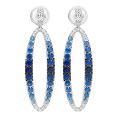 Boucles d'oreilles pendantes en or blanc 18k, diamants et saphirs