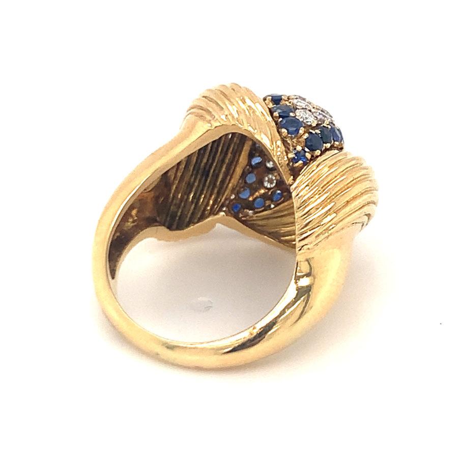 Round Cut Diamond and Sapphire 18K Yellow Gold Ring, circa 1960 For Sale