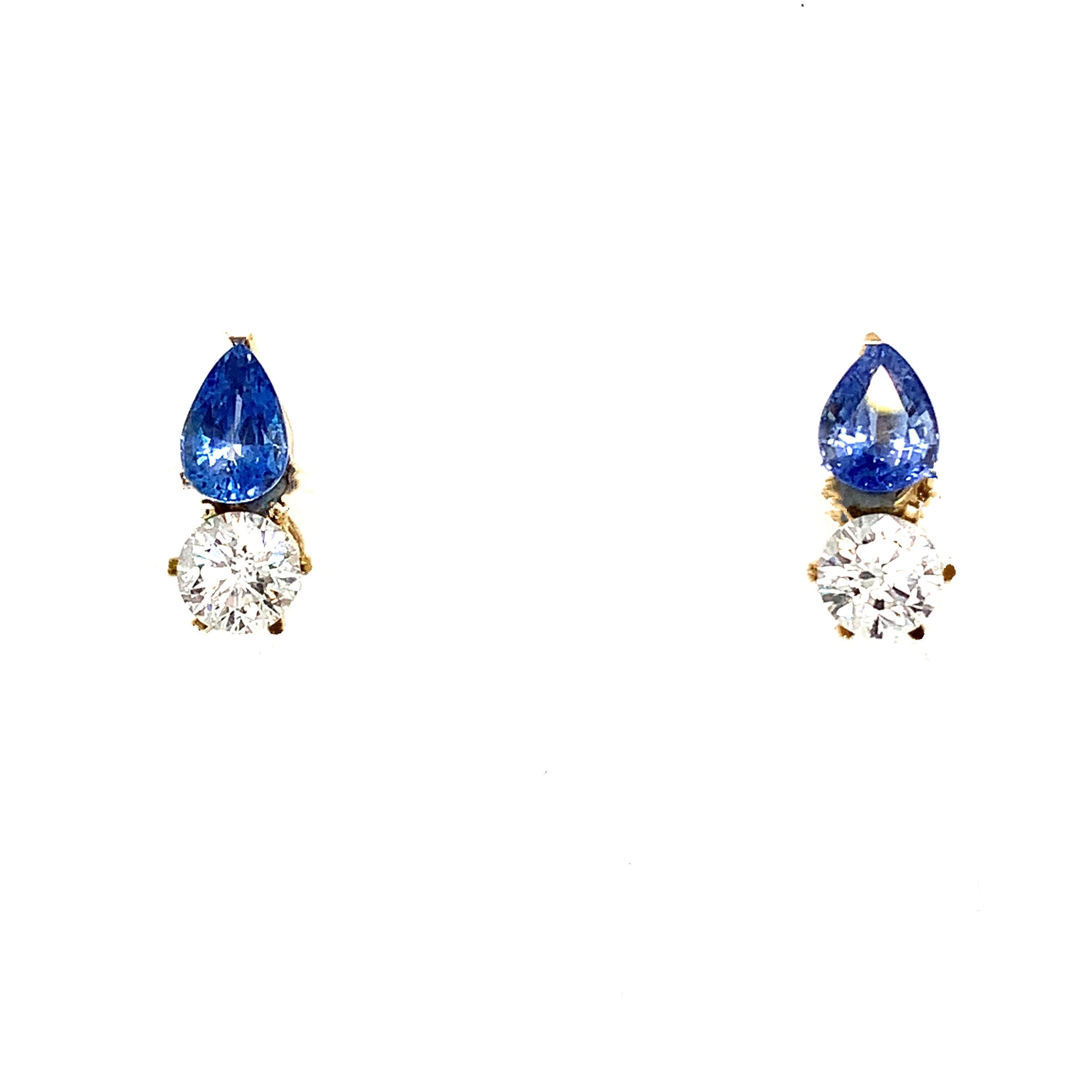 Pear Cut Diamond and sapphire art deco stud earrings 18k yellow gold  For Sale