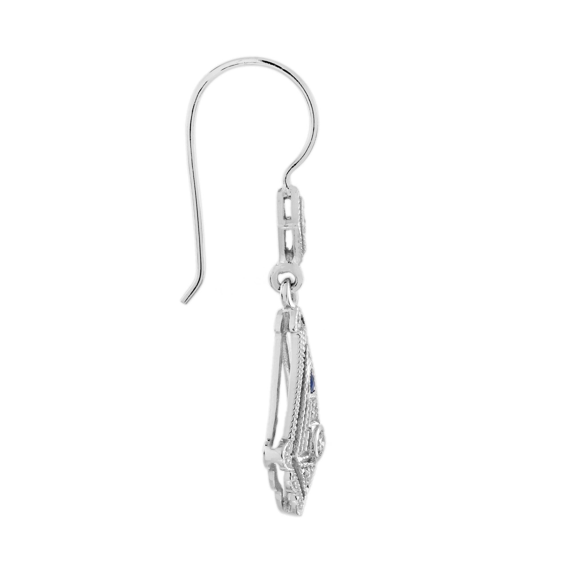 Orecchini a goccia in stile Art Déco con diamanti e zaffiri in oro bianco 14 carati In condizioni Nuovo in vendita a Bangkok, TH