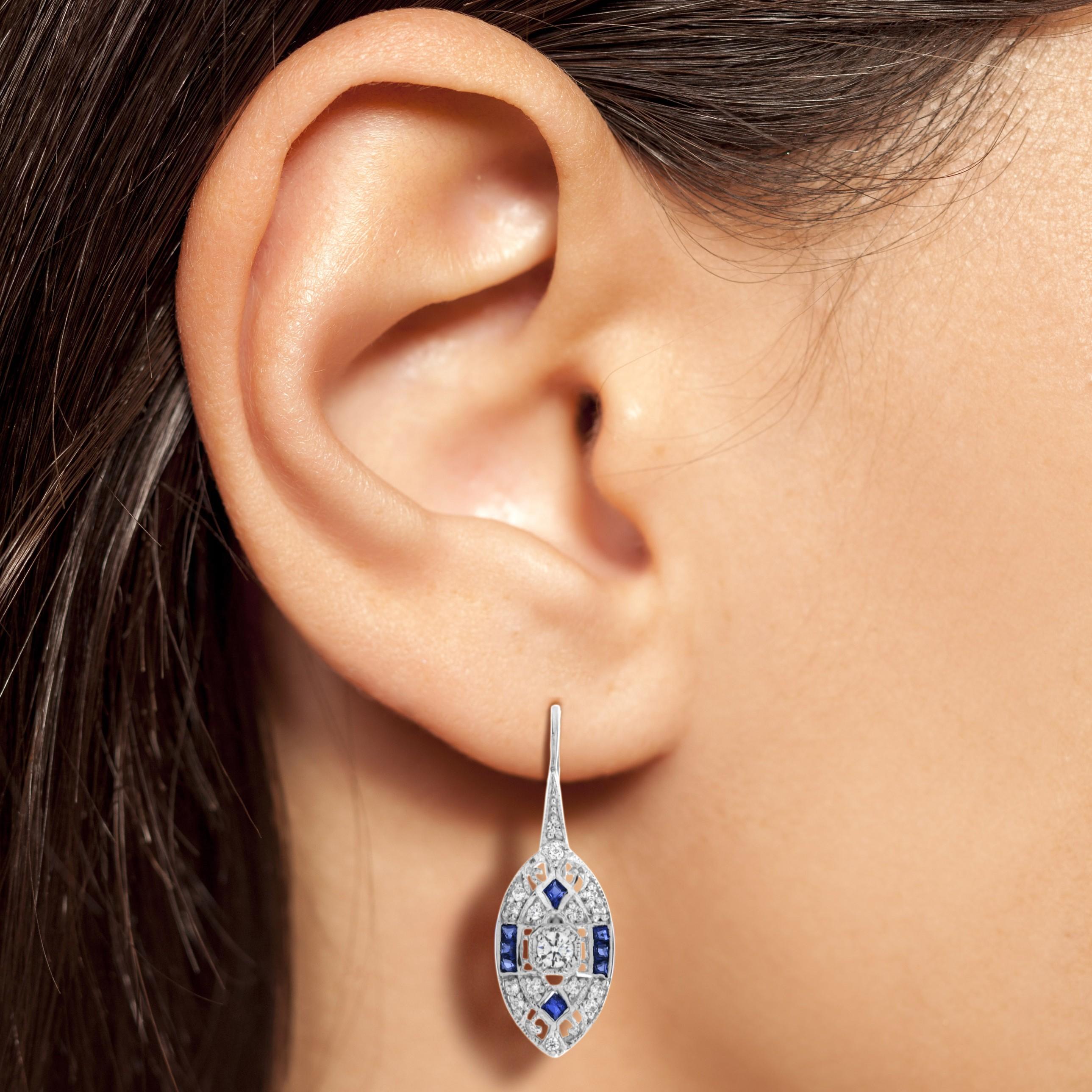 Boucles d'oreilles à levier en or blanc 14K avec diamants et saphirs de style Art Déco Neuf - En vente à Bangkok, TH