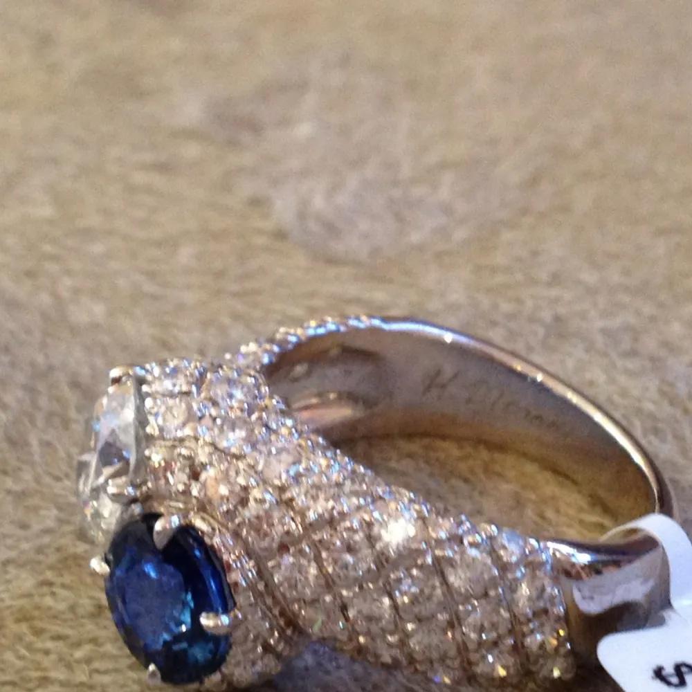 Diamond and Sapphire Bypass Pavé Ring in 18k White Gold In Excellent Condition For Sale In La Jolla, CA