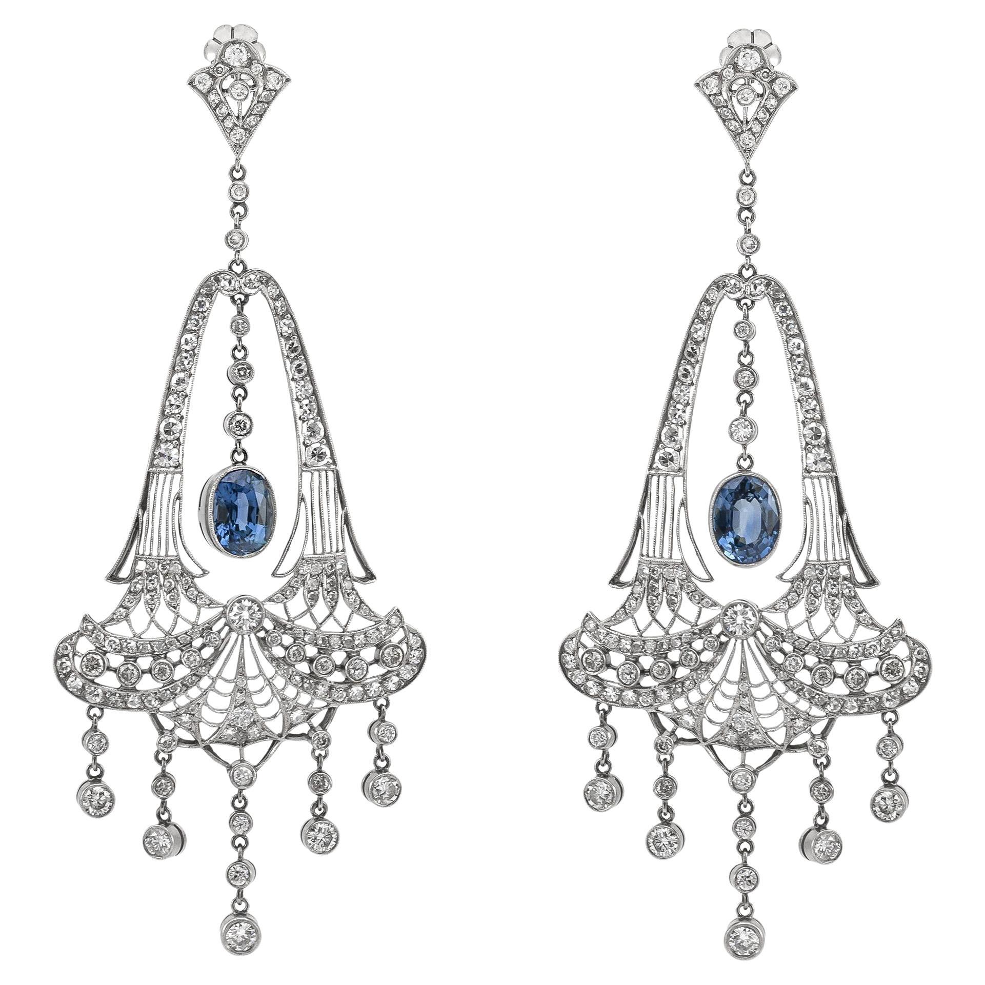 Boucles d'oreilles chandelier en diamant et saphir en vente