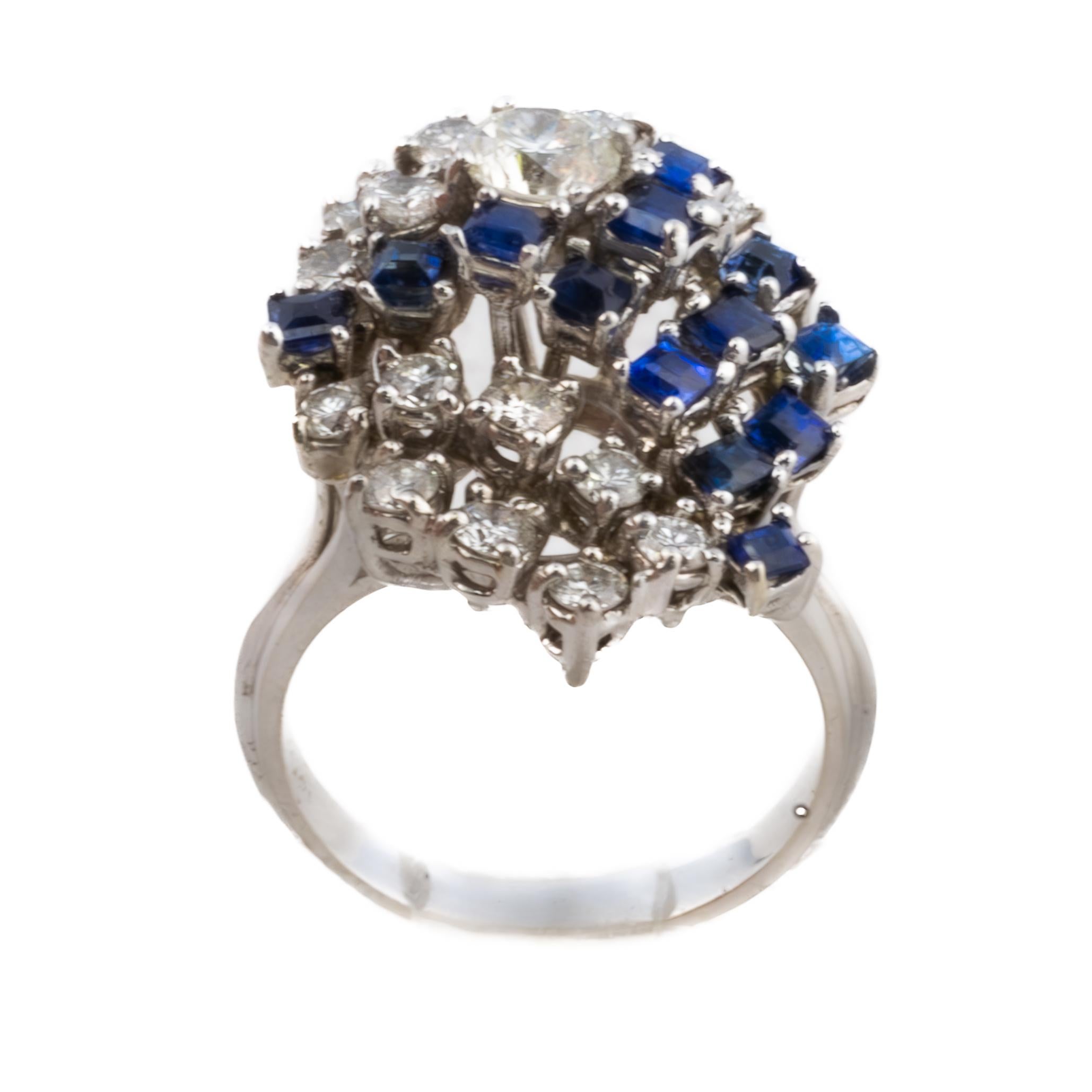 Diamant und Saphir Cluster Ring (Rundschliff) im Angebot
