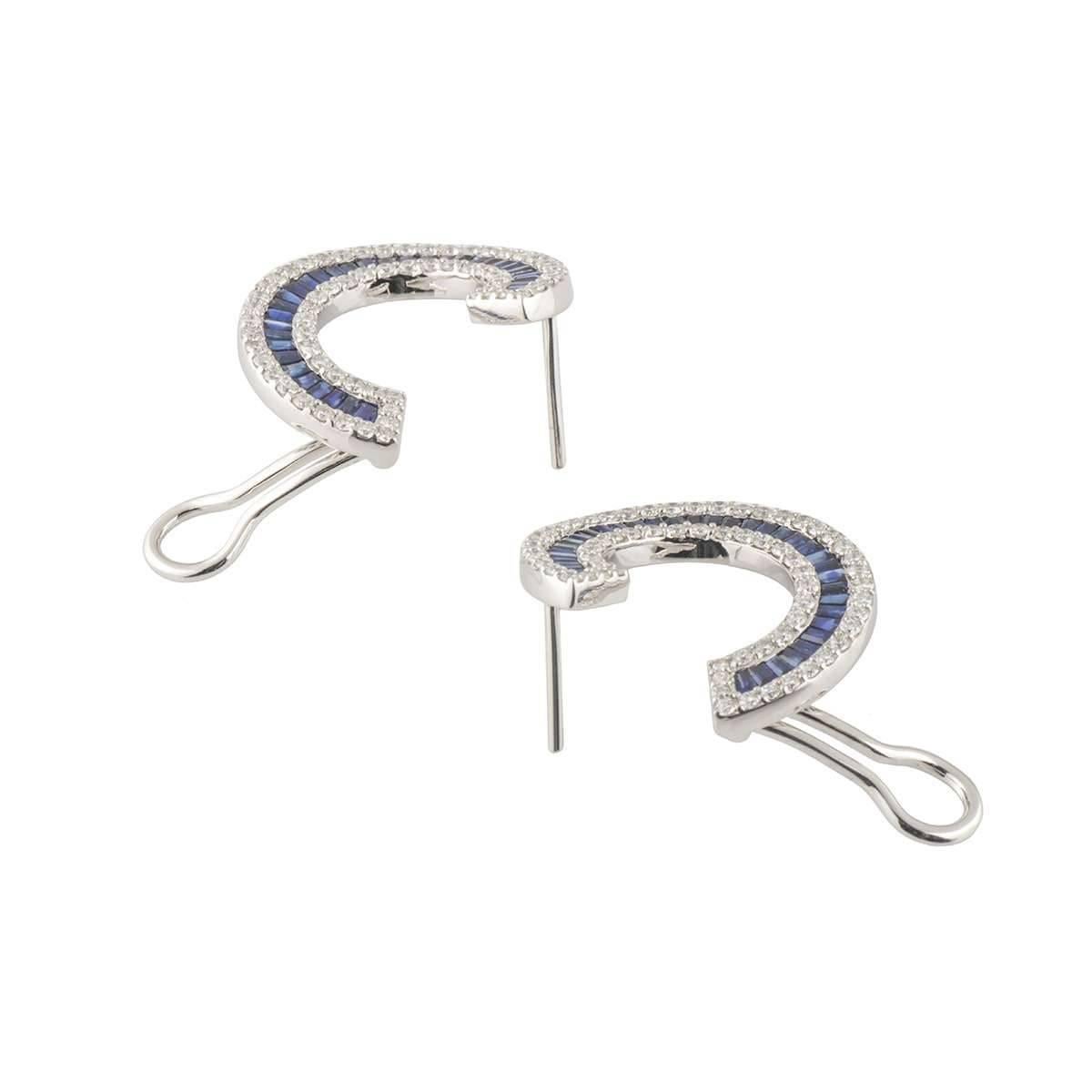 Taille ronde Boucles d'oreilles diamant et saphir en vente