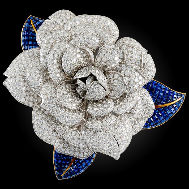Diamond and Sapphire Flower Brooch In Good Condition For Sale In New York, NY