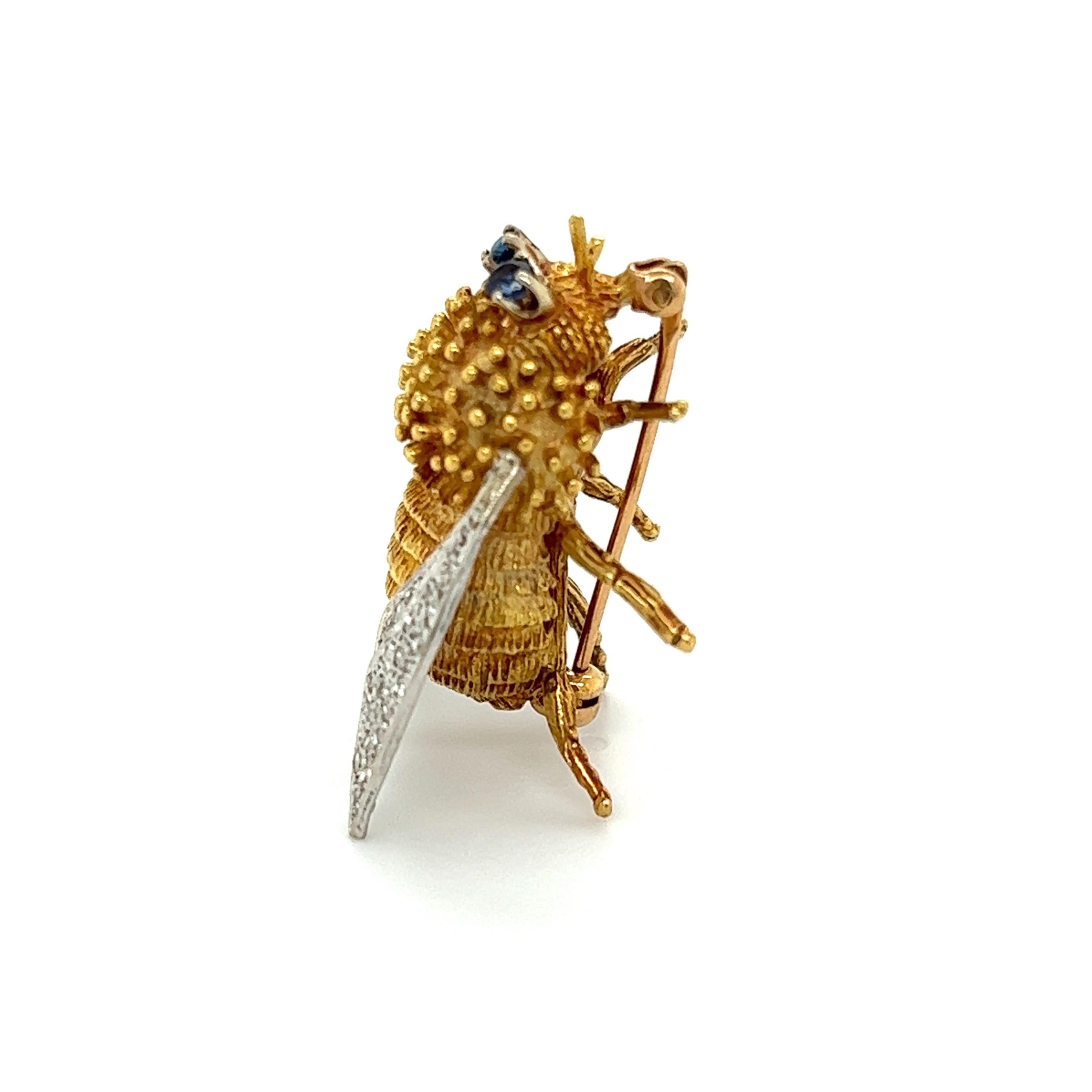 Modern Diamond and Sapphire Gold Bee Brooch Pin Estate Fine Jewelry For Sale