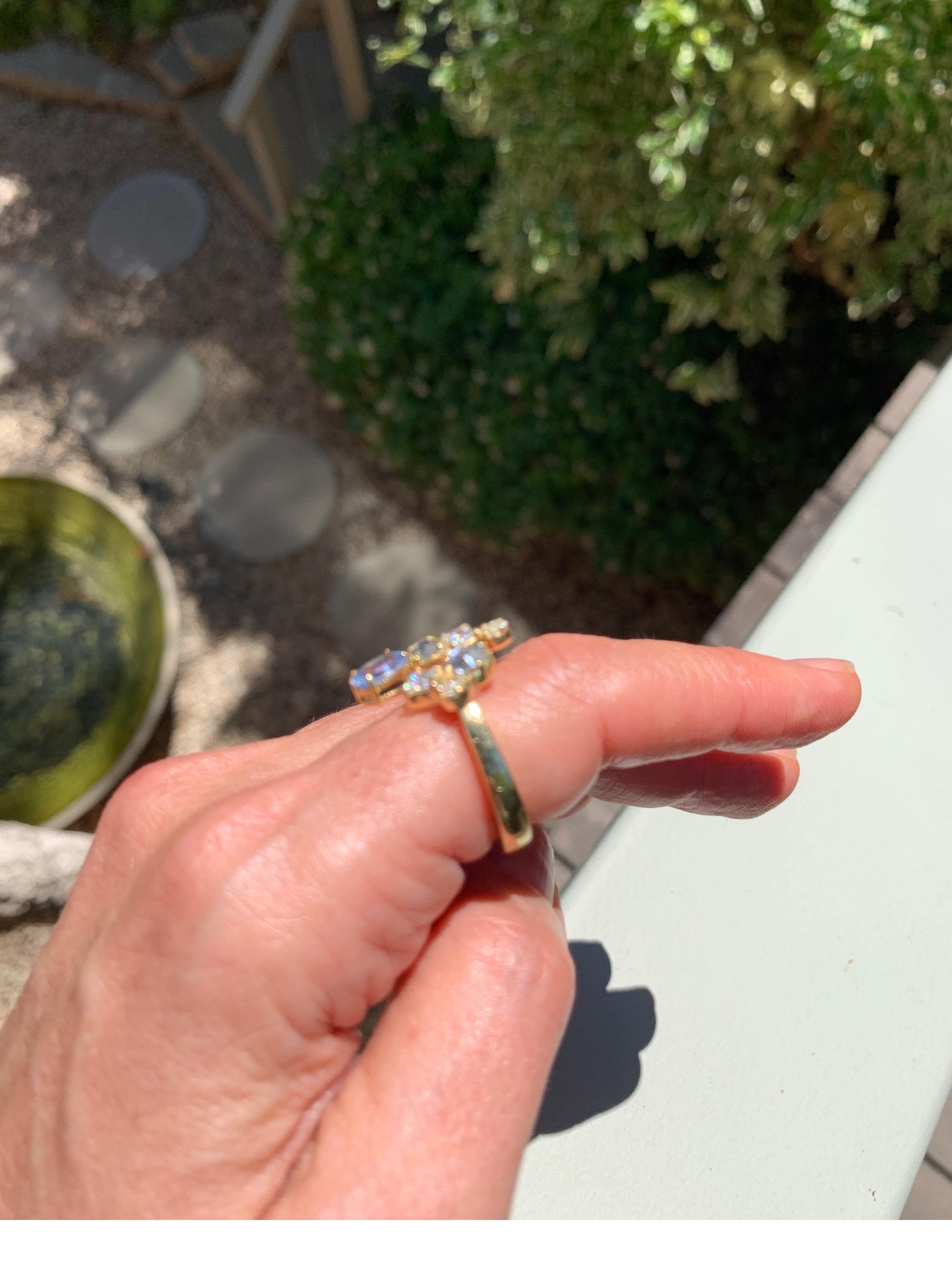 Diamond and Sapphire Gold Ring In Excellent Condition For Sale In Los Angeles, CA