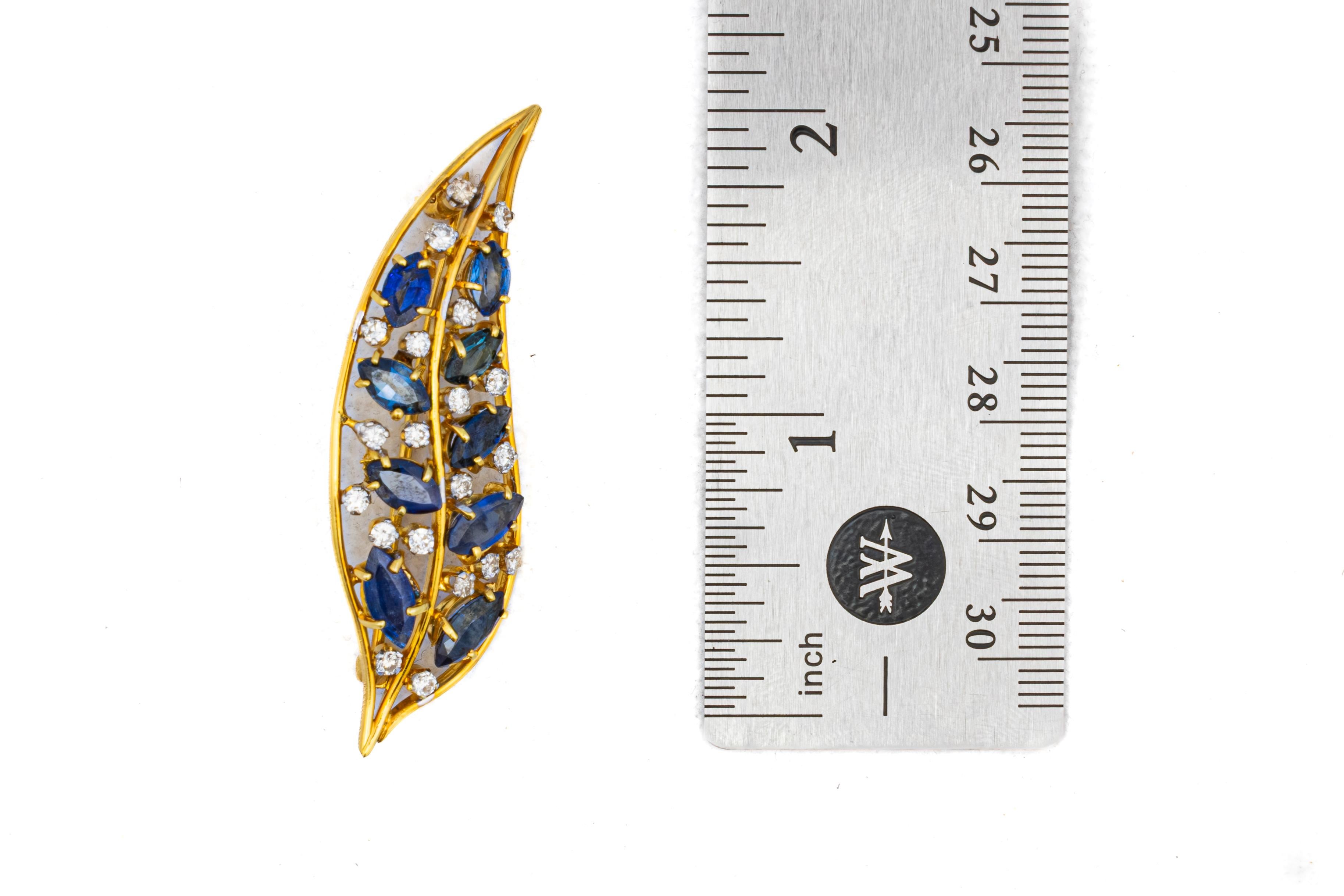 Taille ronde Paire de broches à feuilles en diamant et saphir en vente