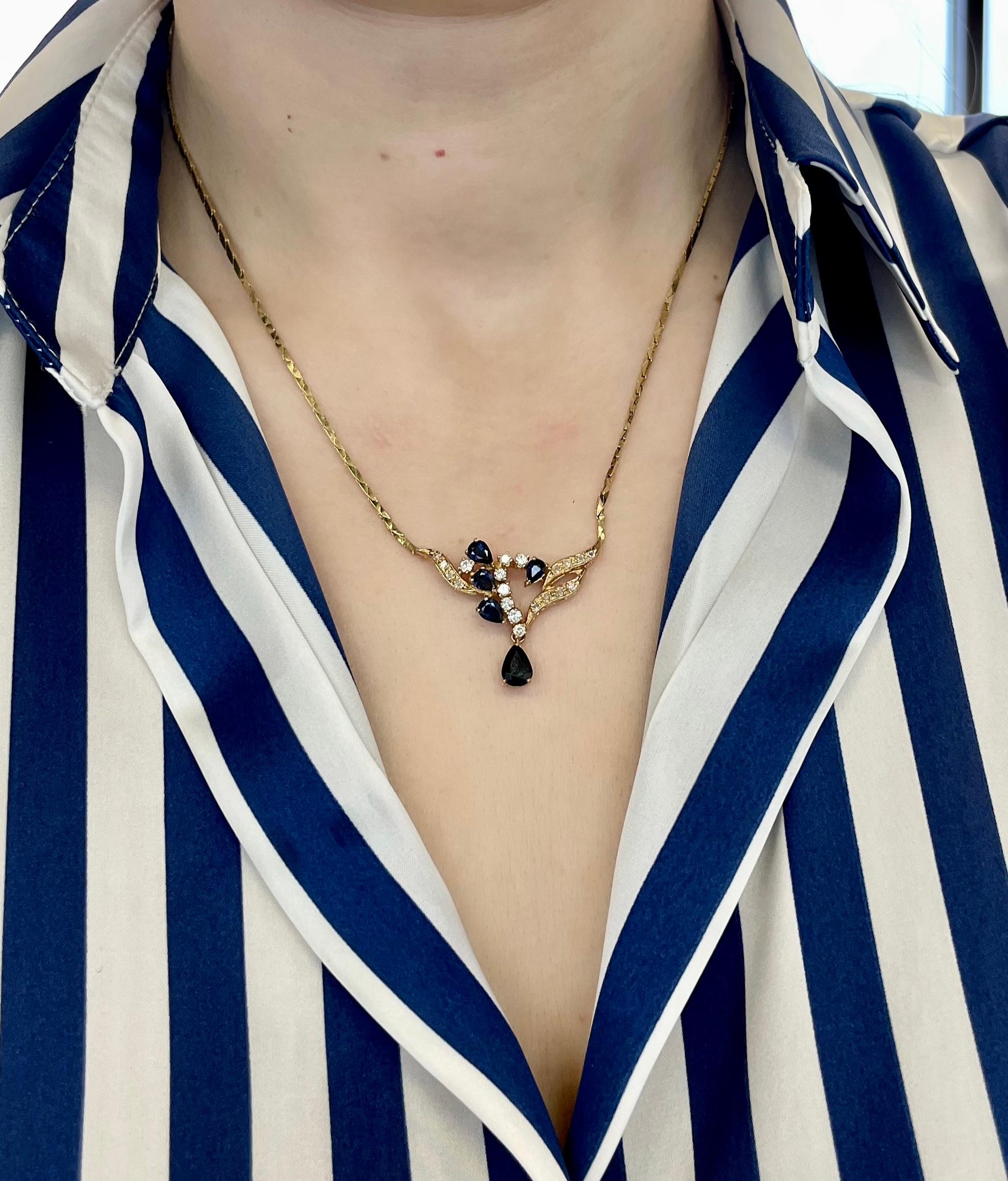 Taille poire Collier en or jaune 18K avec saphirs et diamants en forme de poire en vente