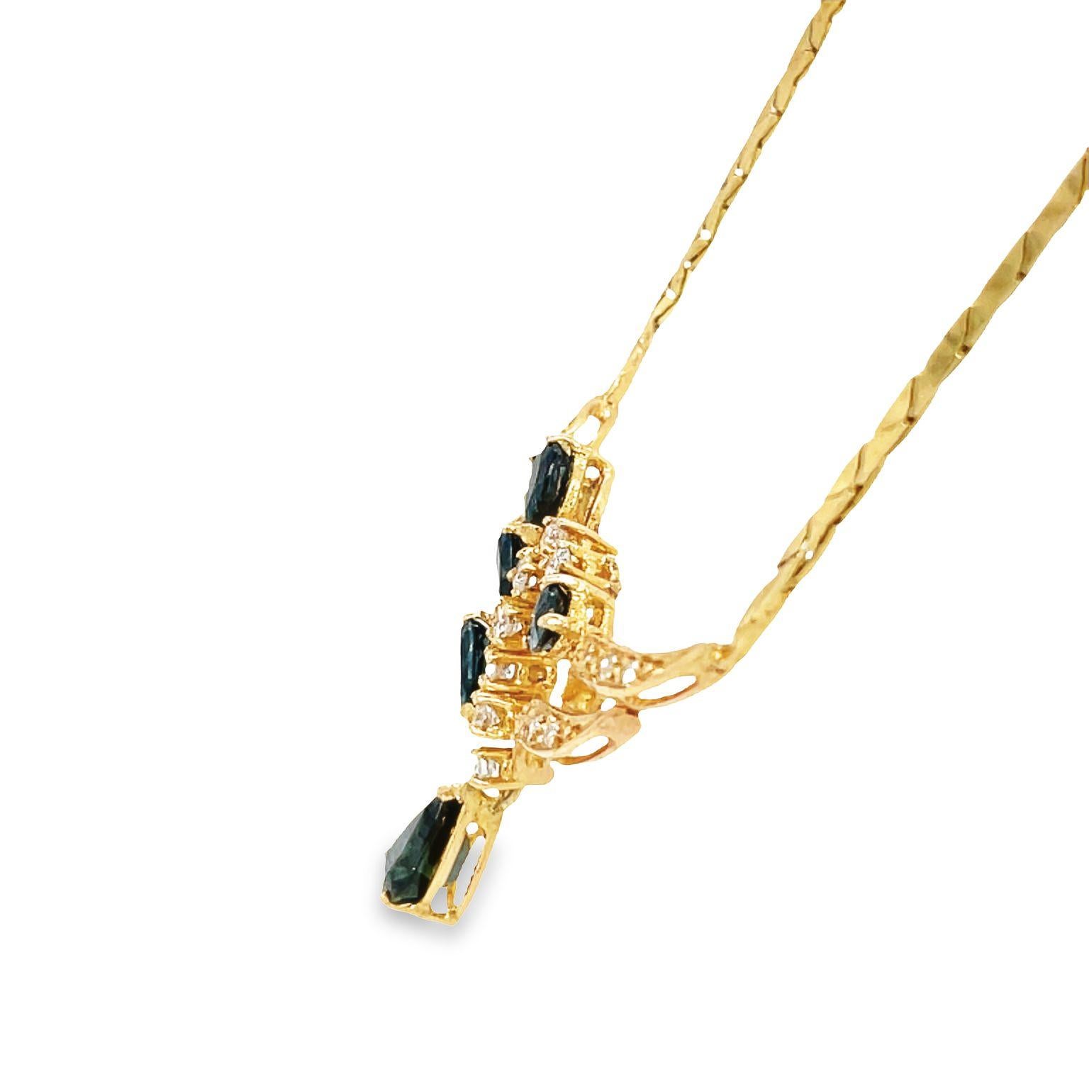 Collier en or jaune 18K avec saphirs et diamants en forme de poire en vente 2