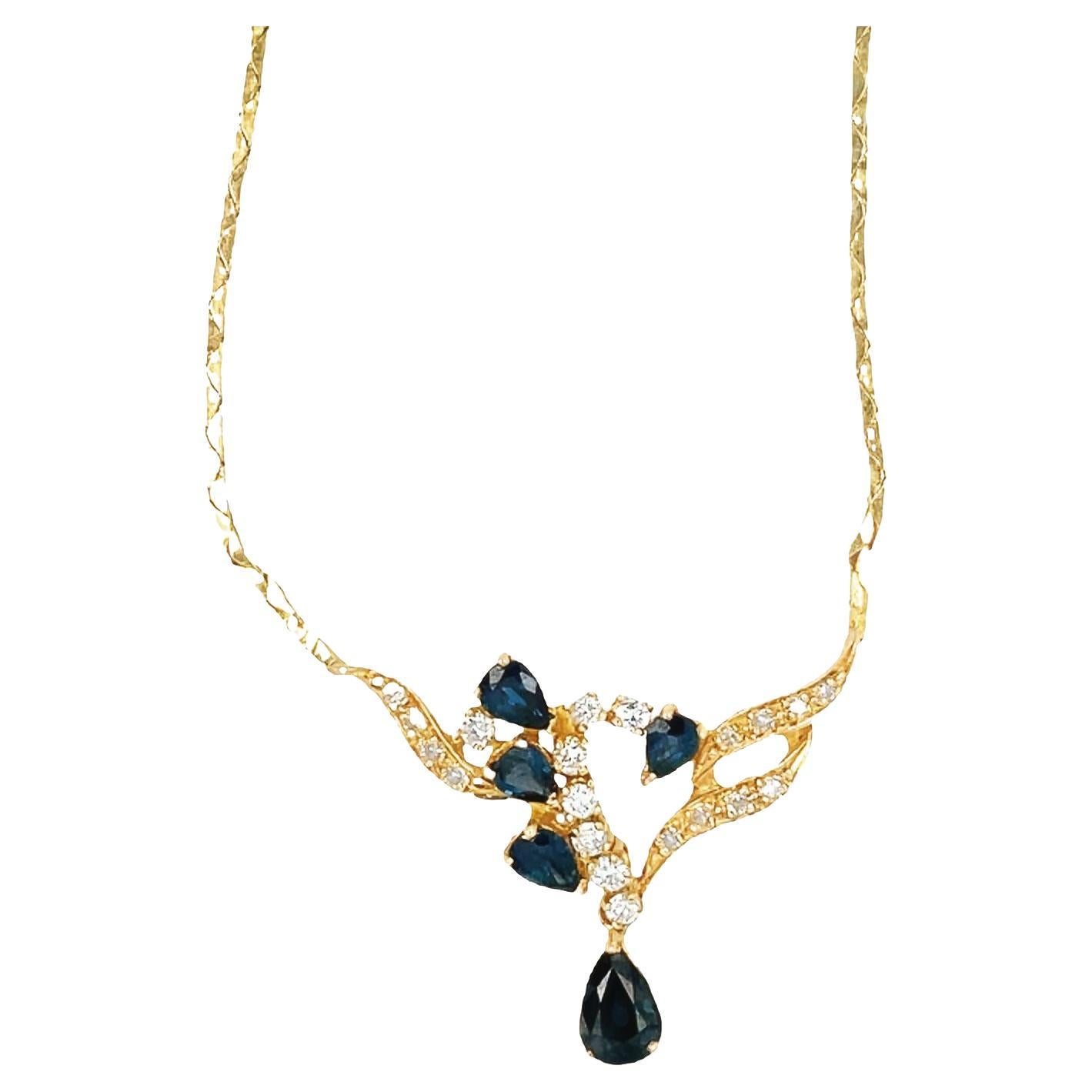 Collar de Zafiro y Diamantes en forma de Pera en Oro Amarillo de 18K