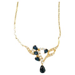 Collar de Zafiro y Diamantes en forma de Pera en Oro Amarillo de 18K