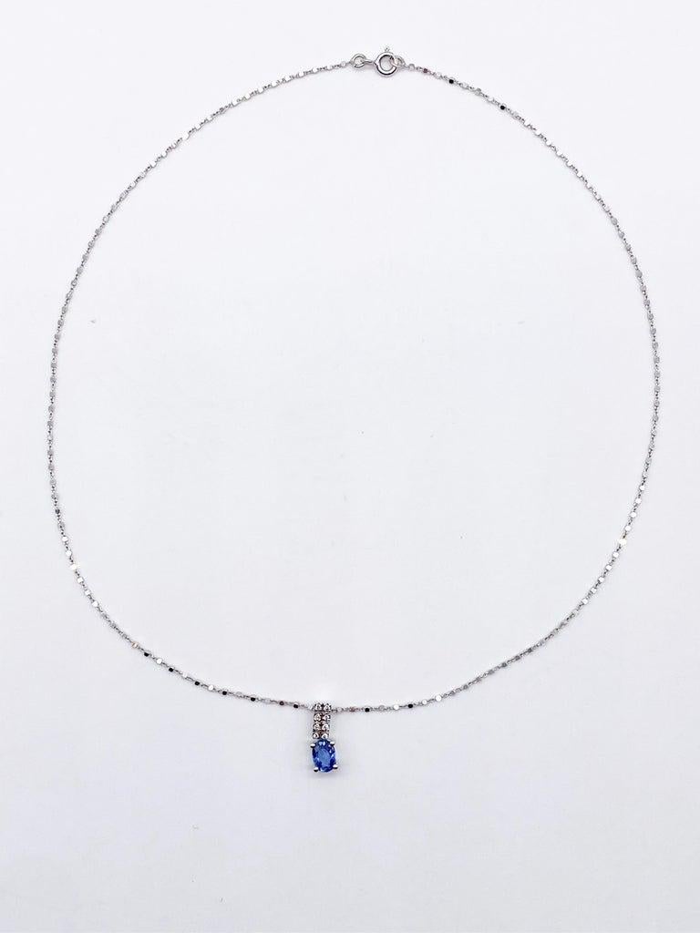 Collana con diamanti e zaffiri in oro bianco 18 carati in vendita 2