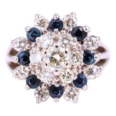 Anillo de Cóctel de Diamantes y Zafiros Estilo Princesa Oro Blanco 14 Kilates