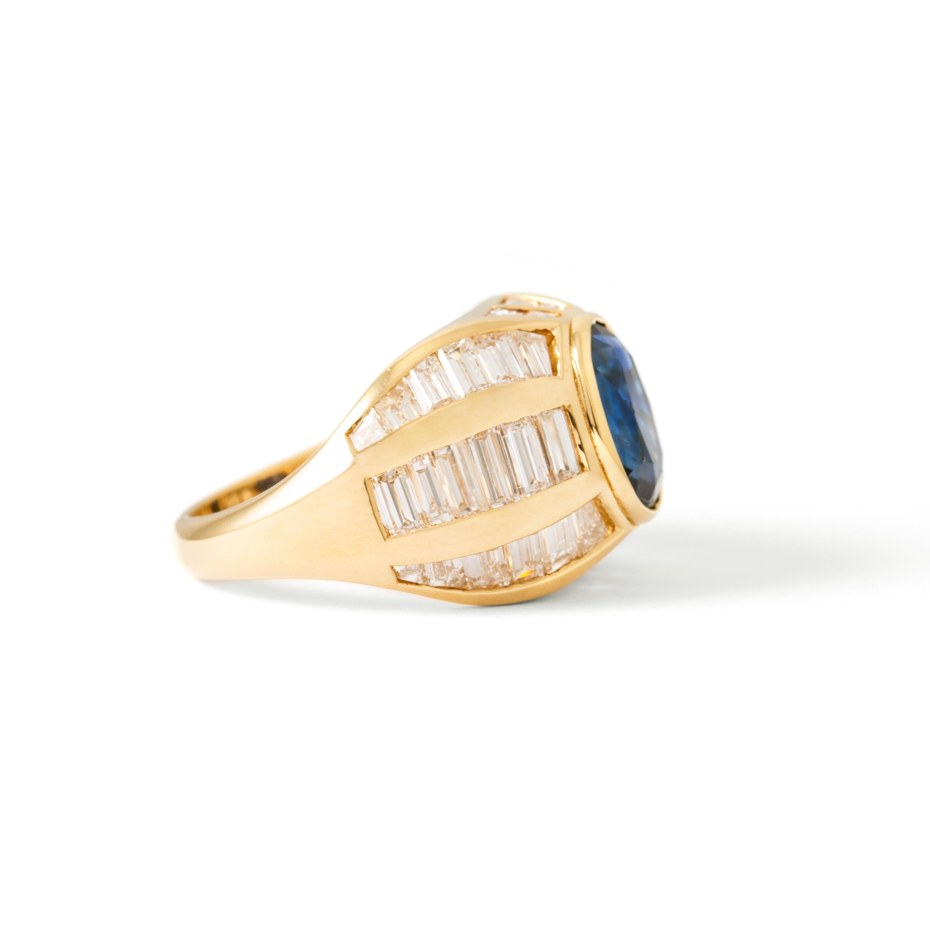Contemporary Diamond and Sapphire Ring For Sale