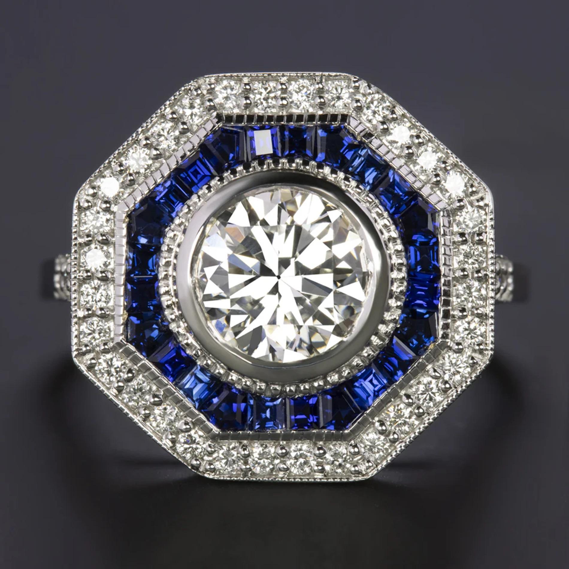 Taglio ovale L'anello con diamanti e zaffiri ha un design classico in stile Art Déco. in vendita