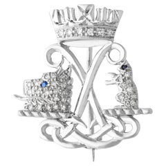 Argyll und Sutherland Highlanders Brosche mit Diamanten und Saphiren aus Weißgold