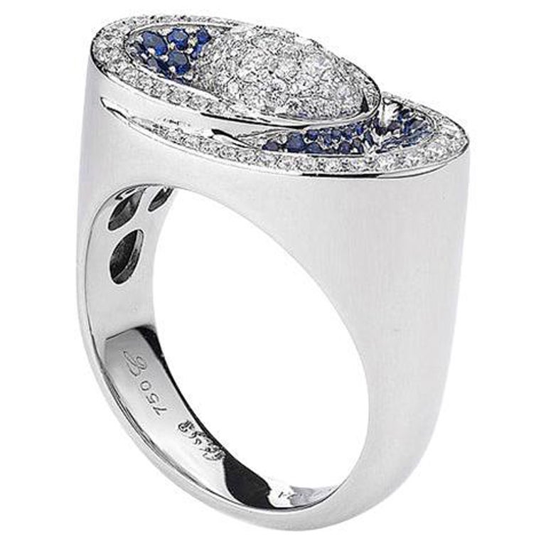 Anello in oro bianco con diamanti e zaffiri
