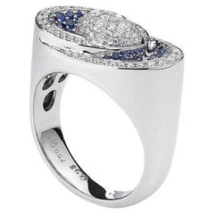 Anello in oro bianco con diamanti e zaffiri