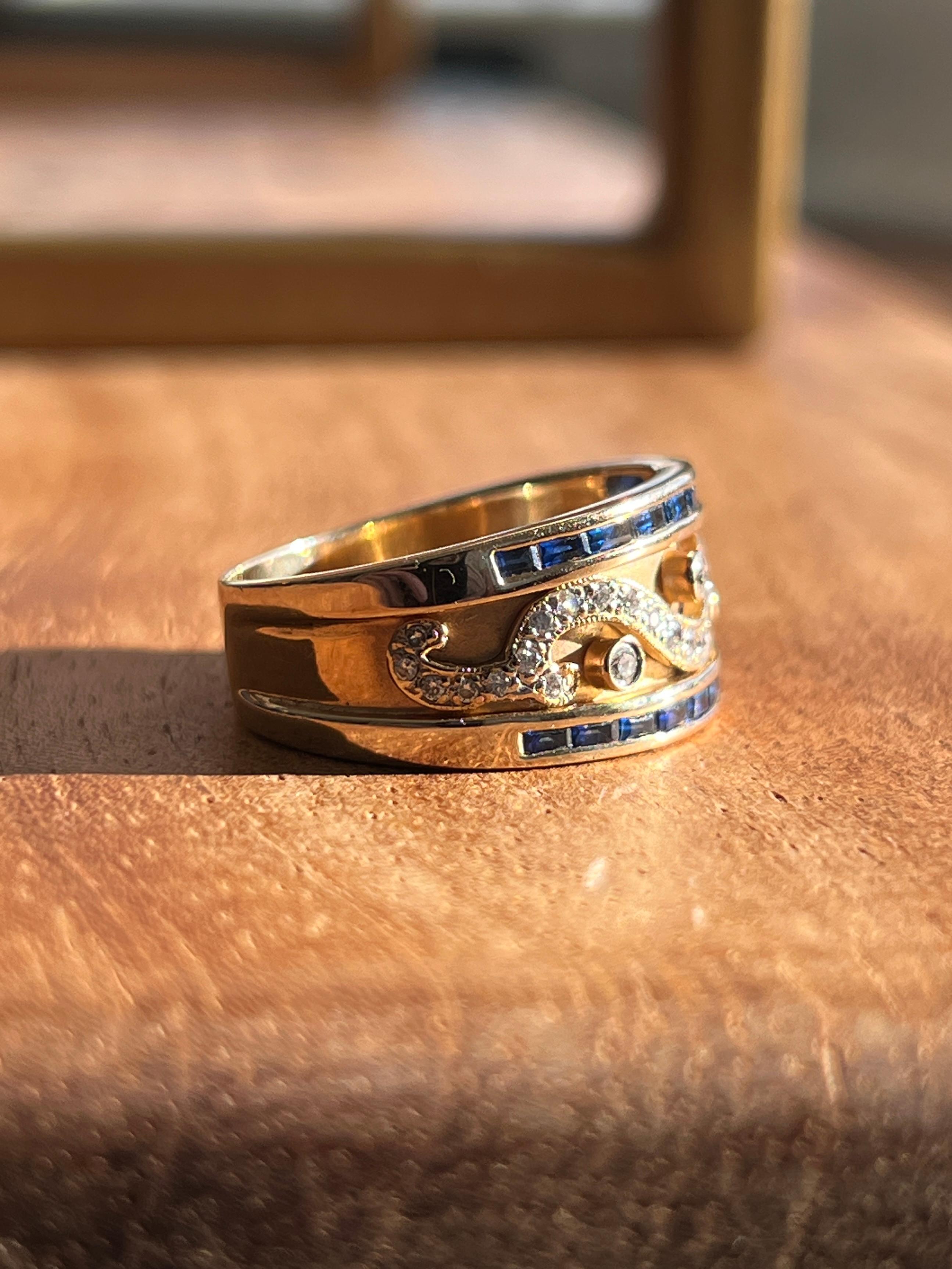 Contemporary Diamond and Sapphire Yellow Gold Statement Ring For Sale