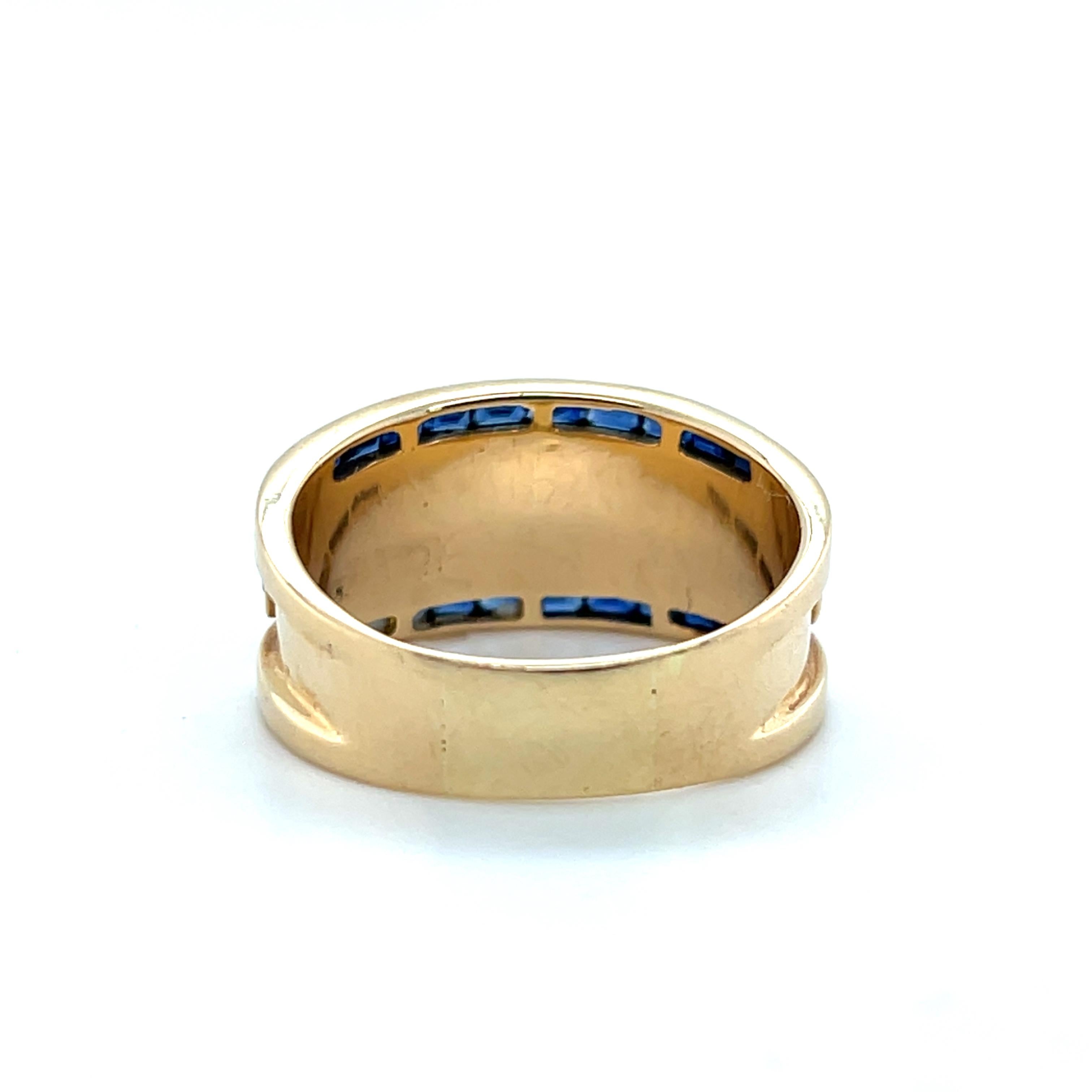 Diamond and Sapphire Yellow Gold Statement Ring For Sale 1