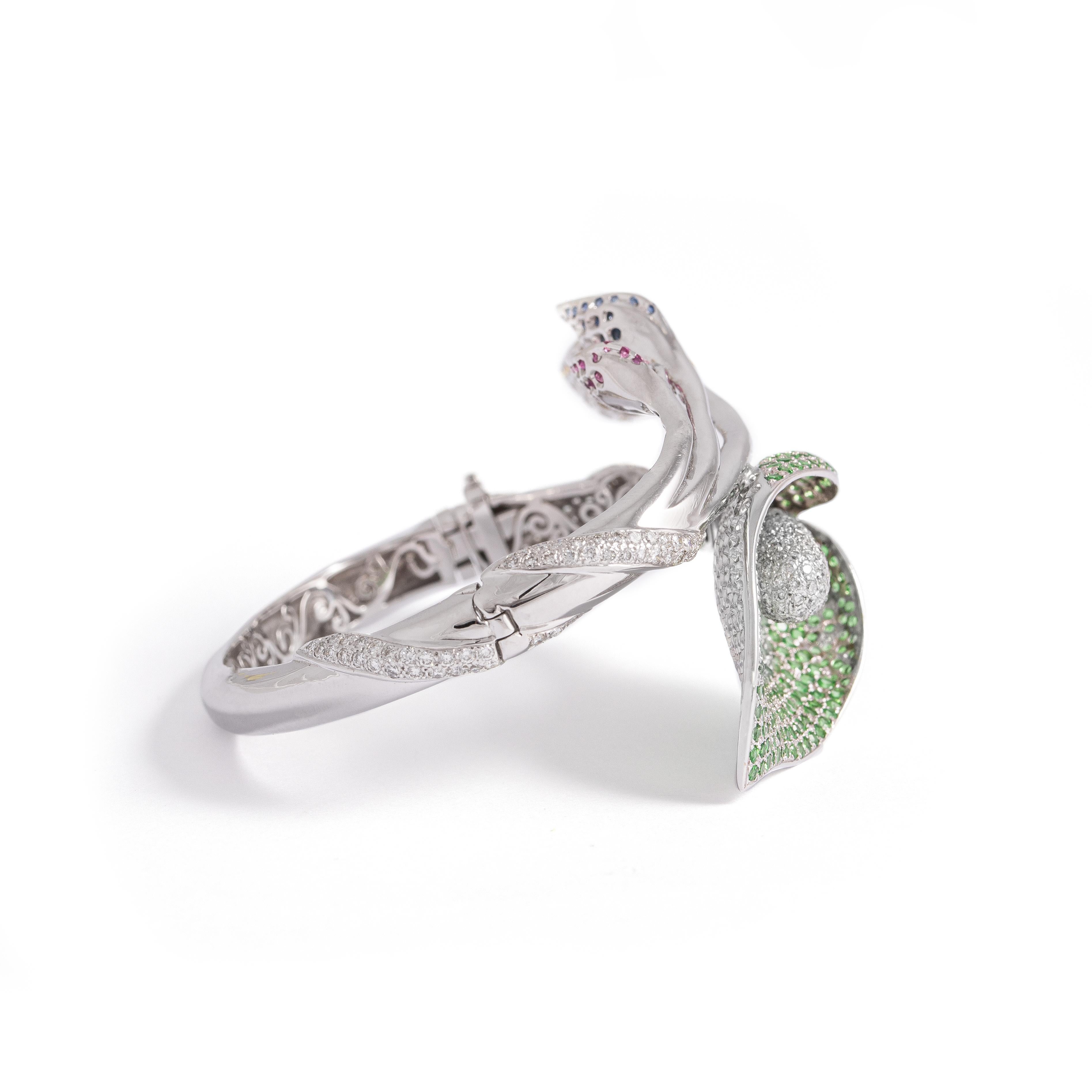Women's Diamond and Sapphires Flower Bracelet For Sale